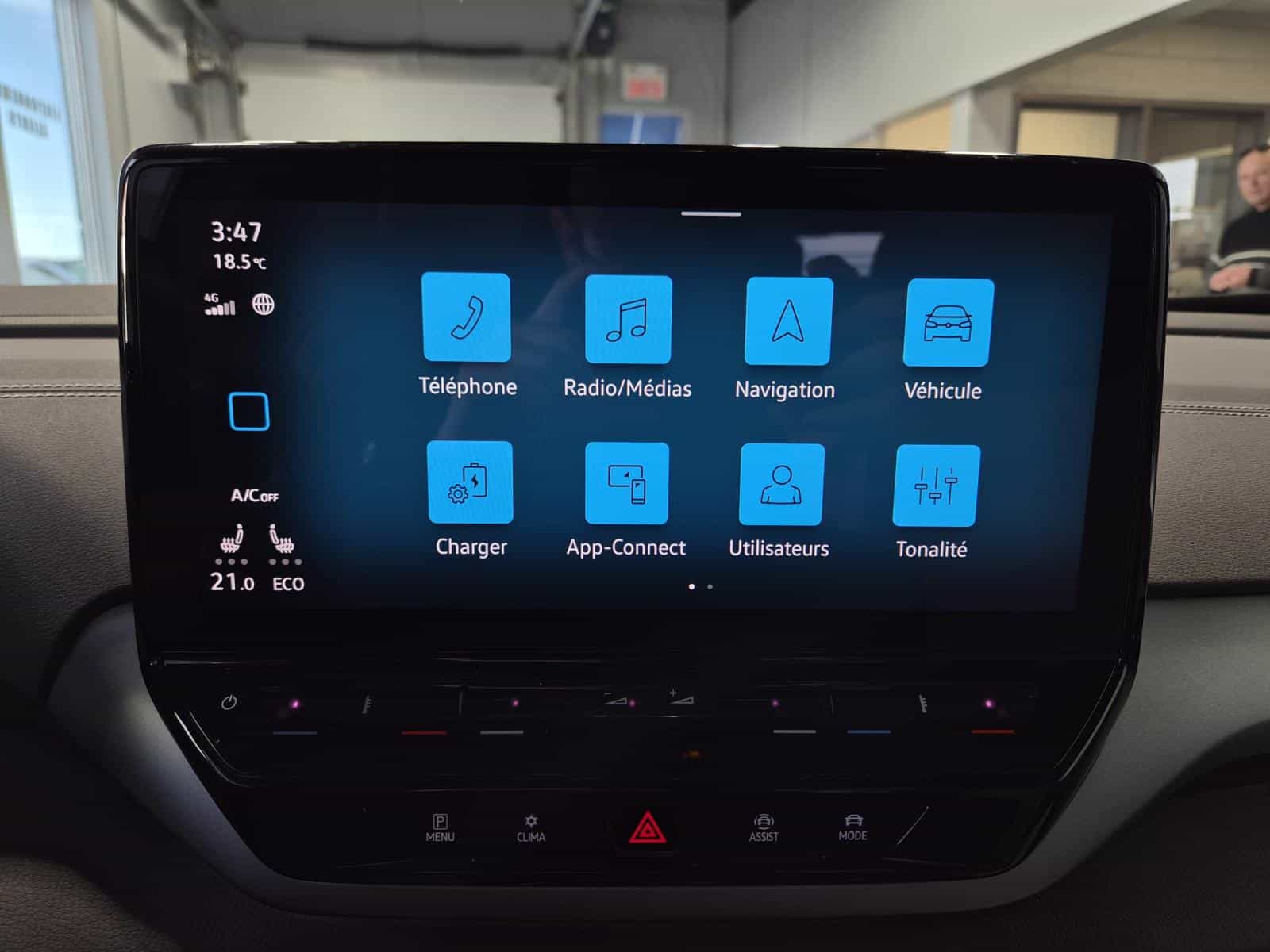 2023 Volkswagen ID.4 Pro - Image 18