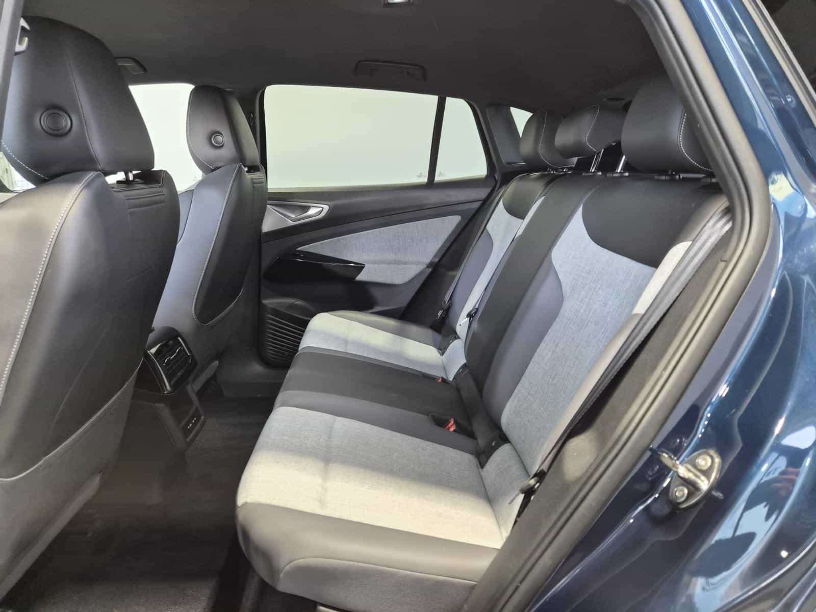 2023 Volkswagen ID.4 Pro - Image 22