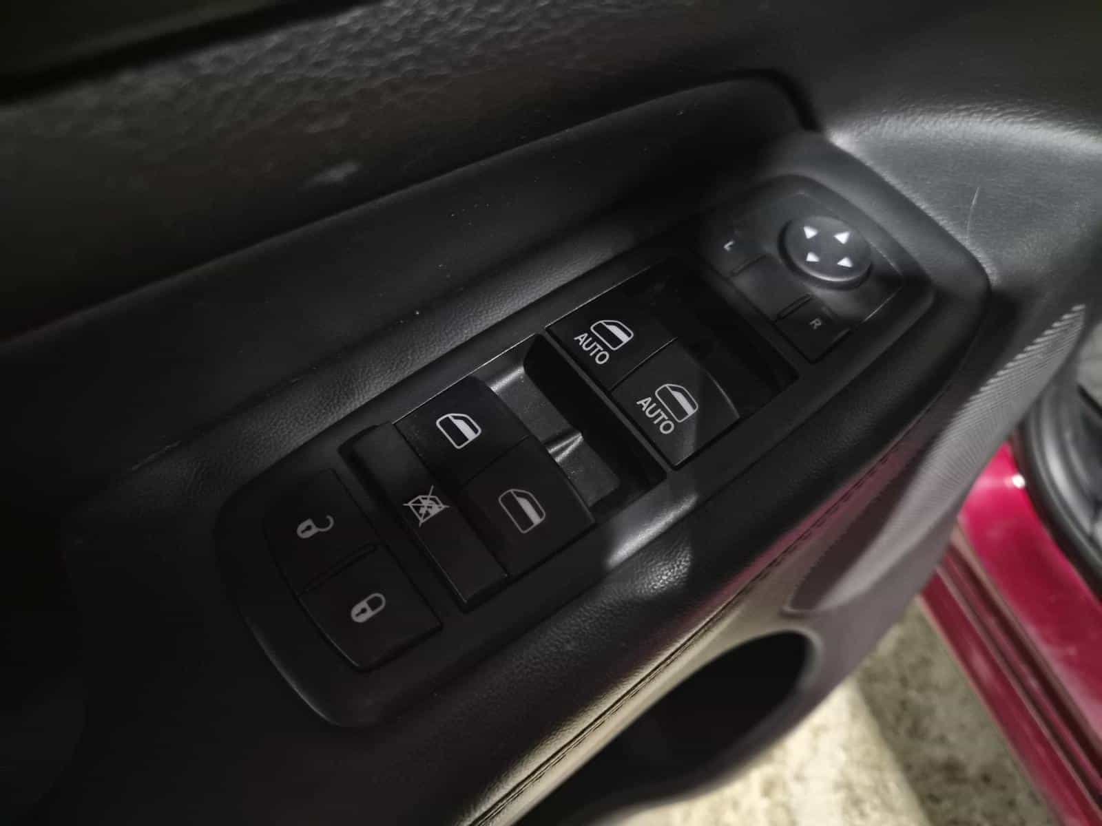 2017 Jeep Grand Cherokee Altitude - Image 14