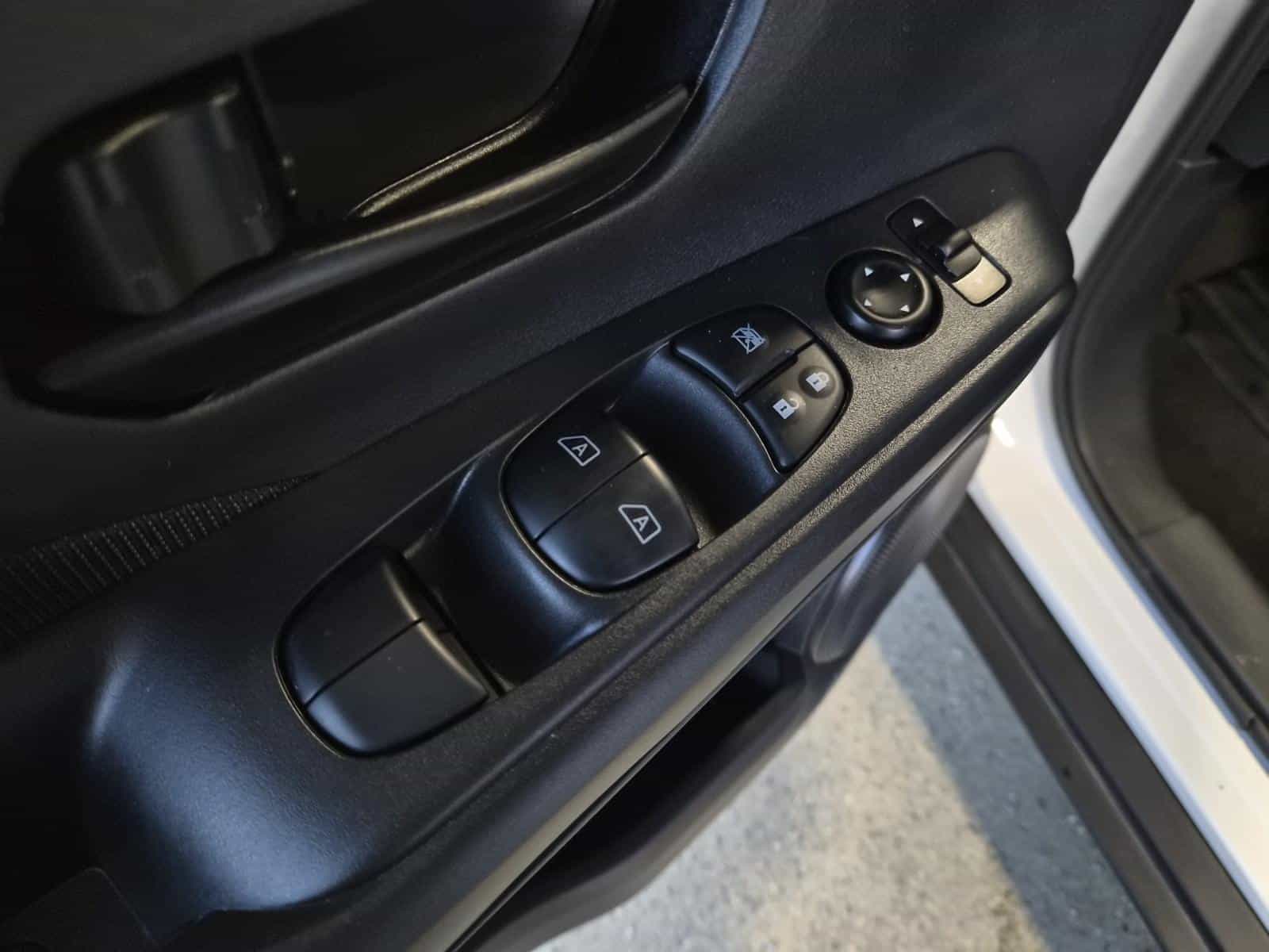 Image 13 Nissan Kicks S 2024