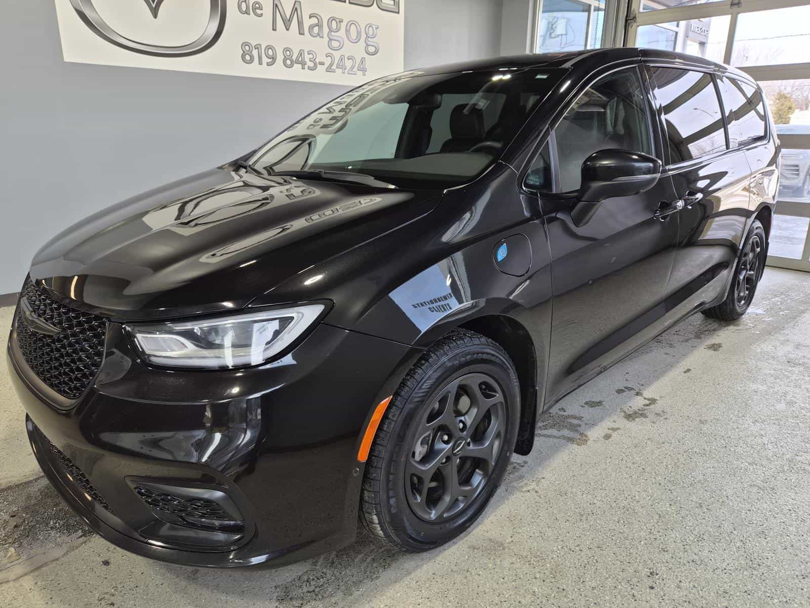 Image 2 Chrysler Pacifica Hybrid Touring L 2023