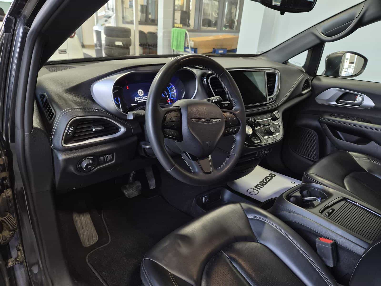 2023 Chrysler Pacifica Hybrid Touring L - Image 11