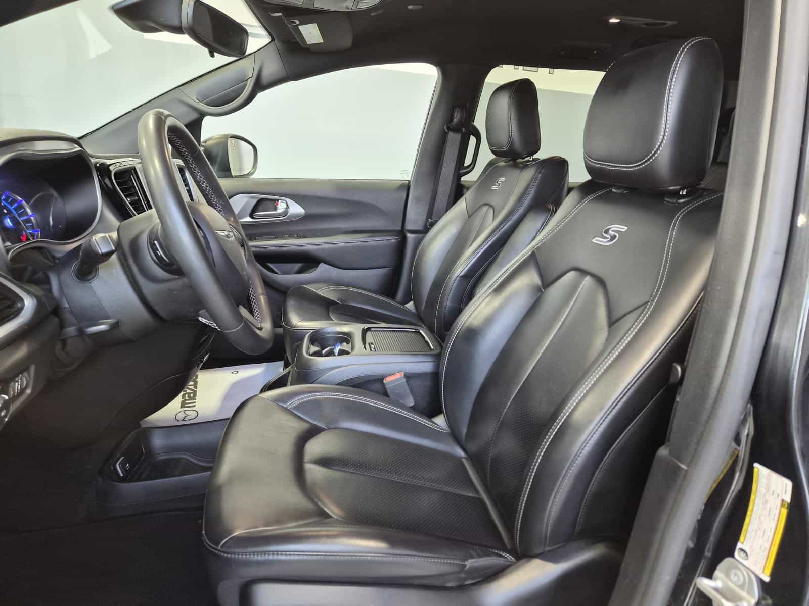 2023 Chrysler Pacifica Hybrid Touring L - Image 13