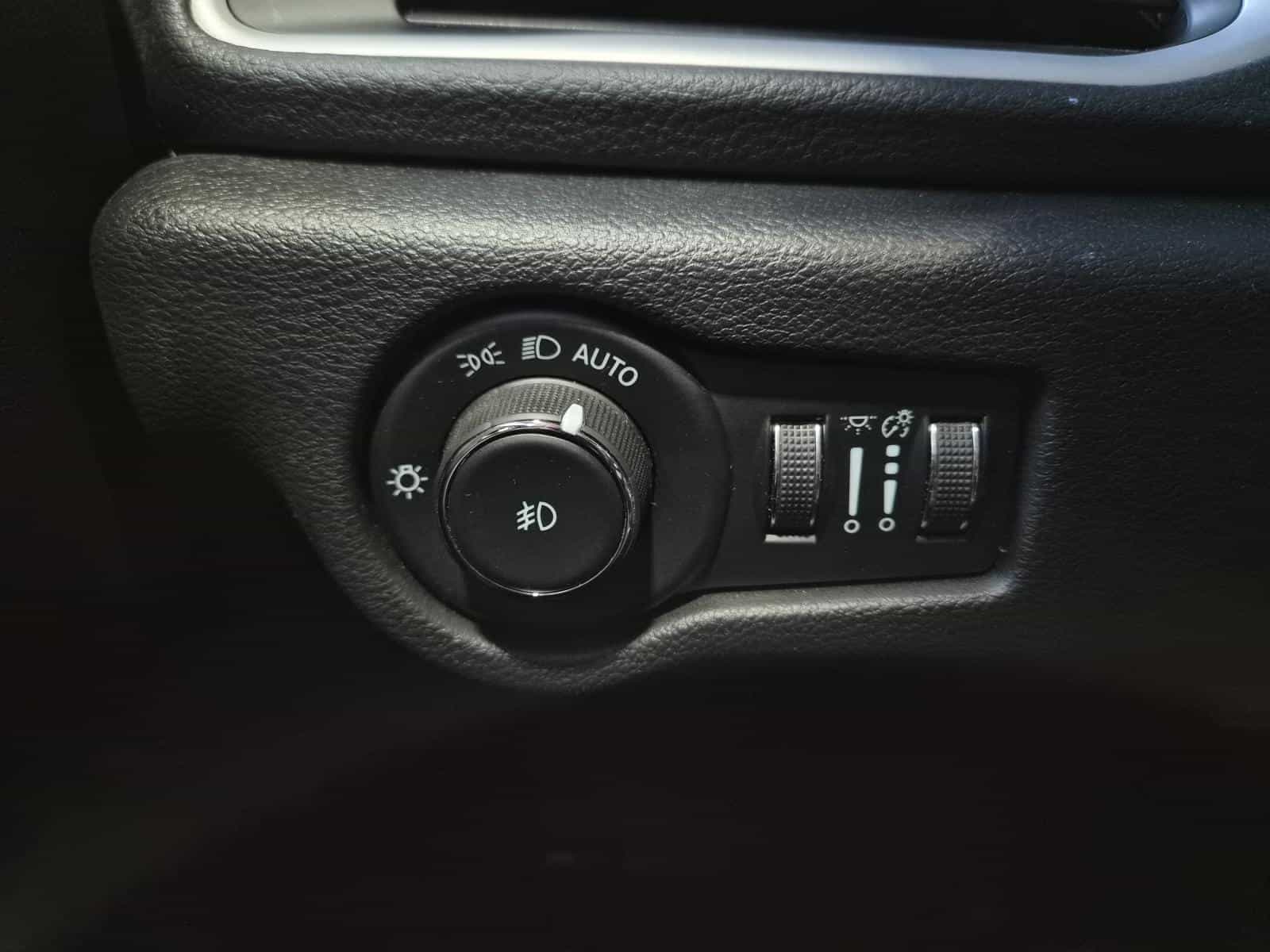 2023 Chrysler Pacifica Hybrid Touring L - Image 15