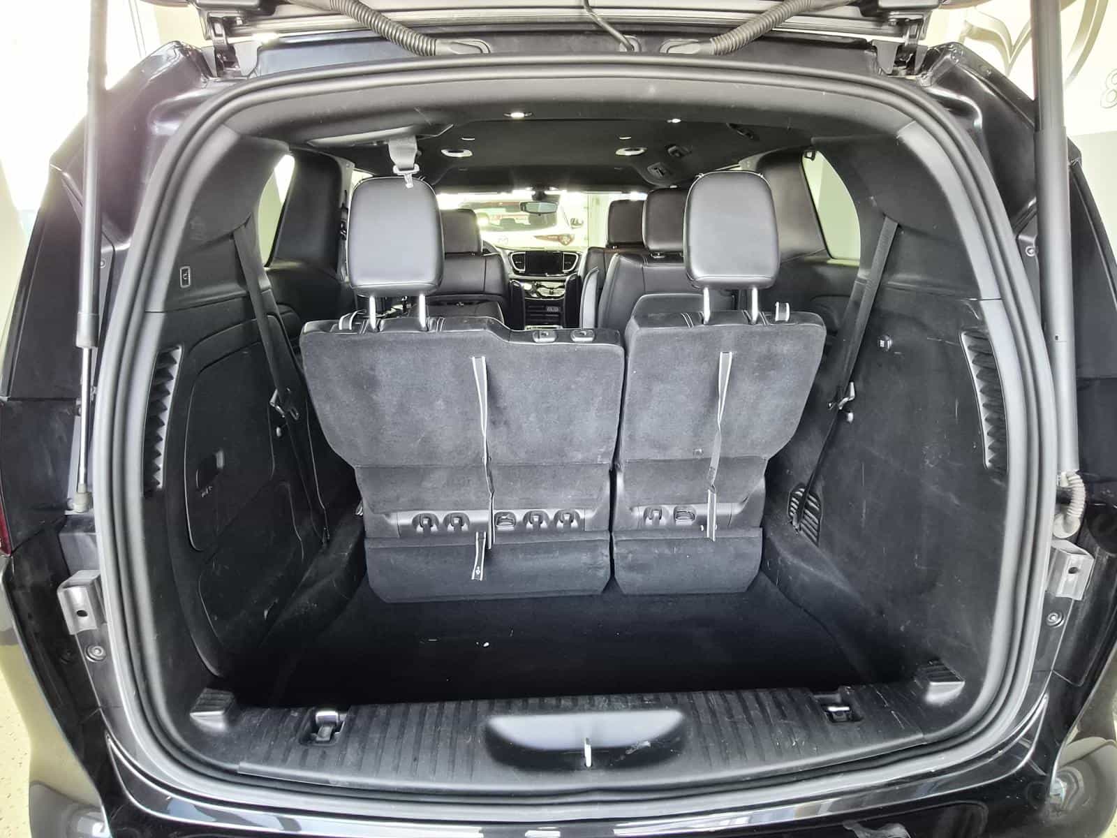 2023 Chrysler Pacifica Hybrid Touring L - Image 26