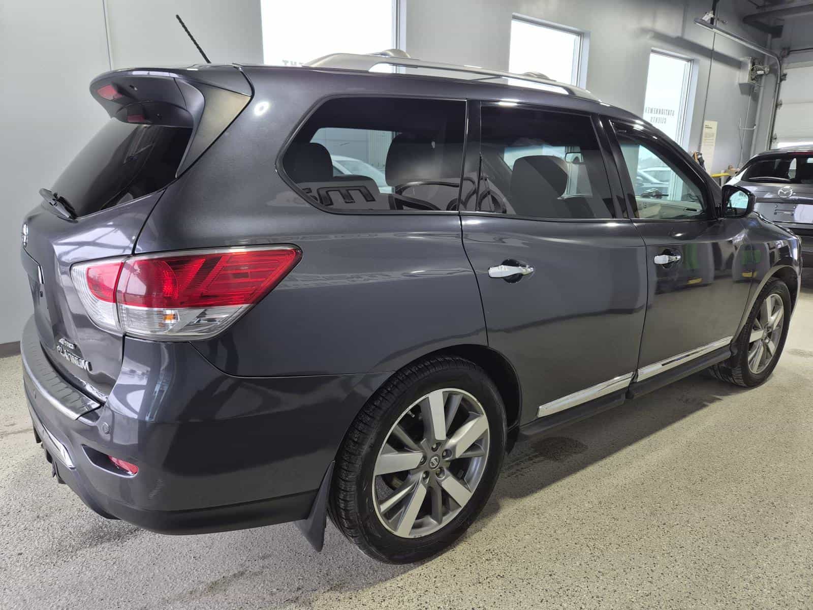 2013 Nissan Pathfinder Platinum - Image 5