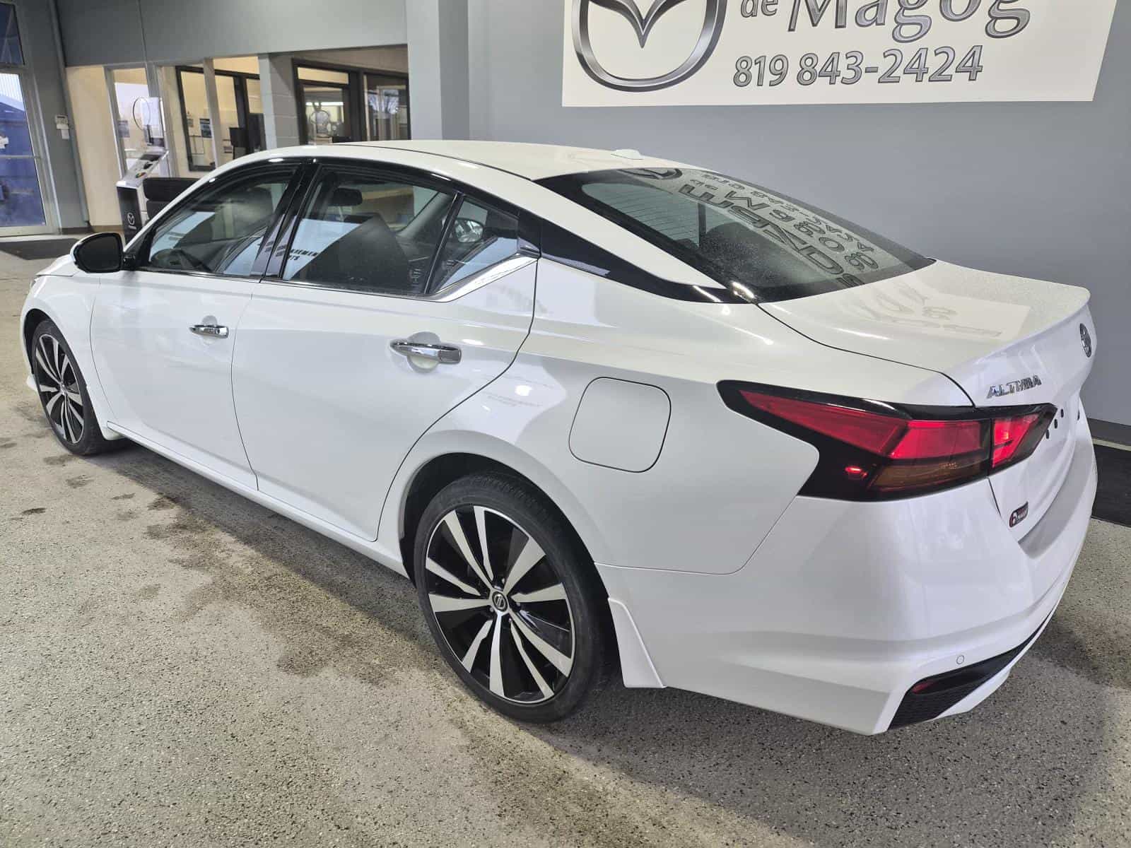 2020 Nissan Altima Platinum - Image 3