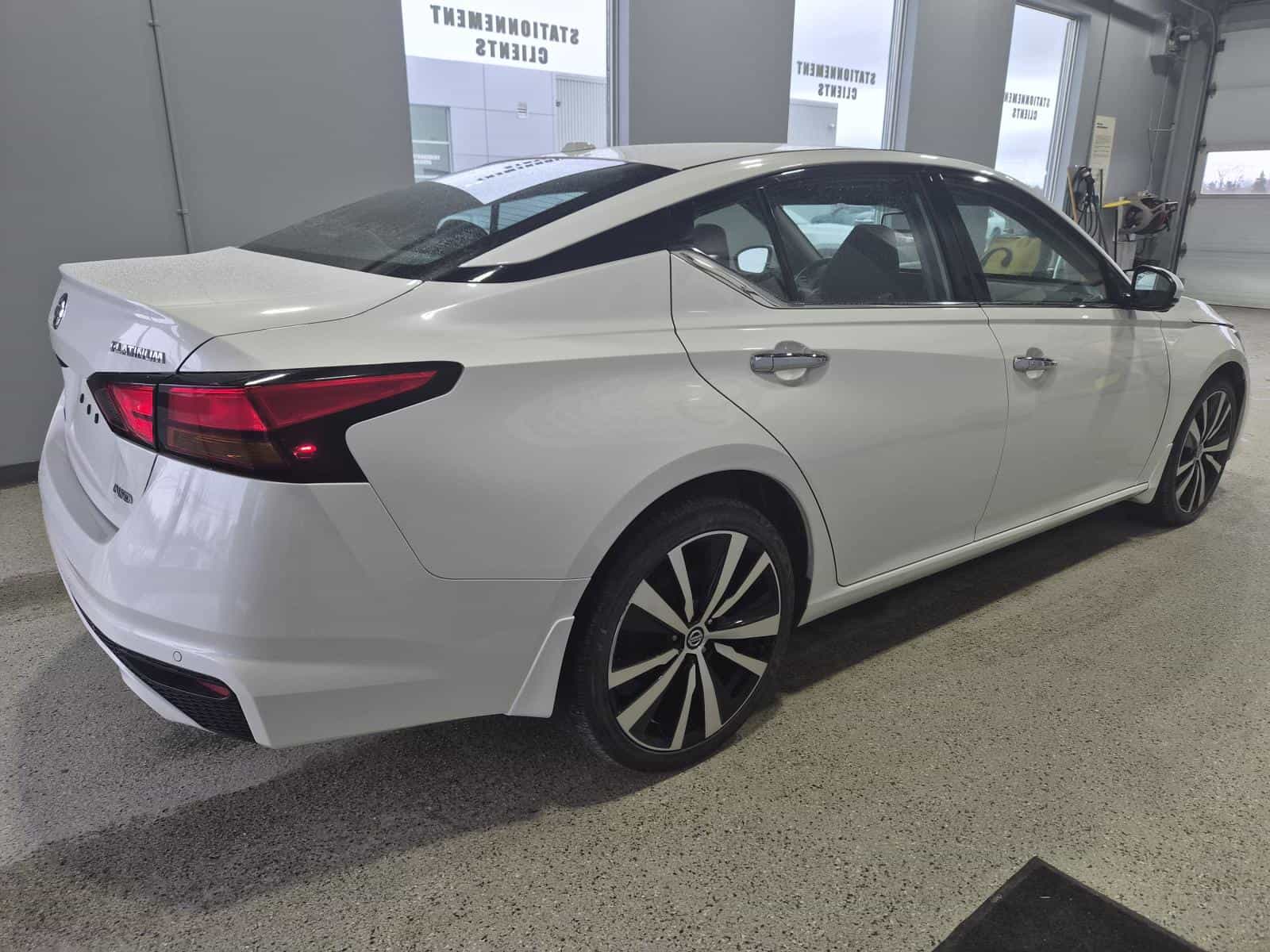 2020 Nissan Altima Platinum - Image 5