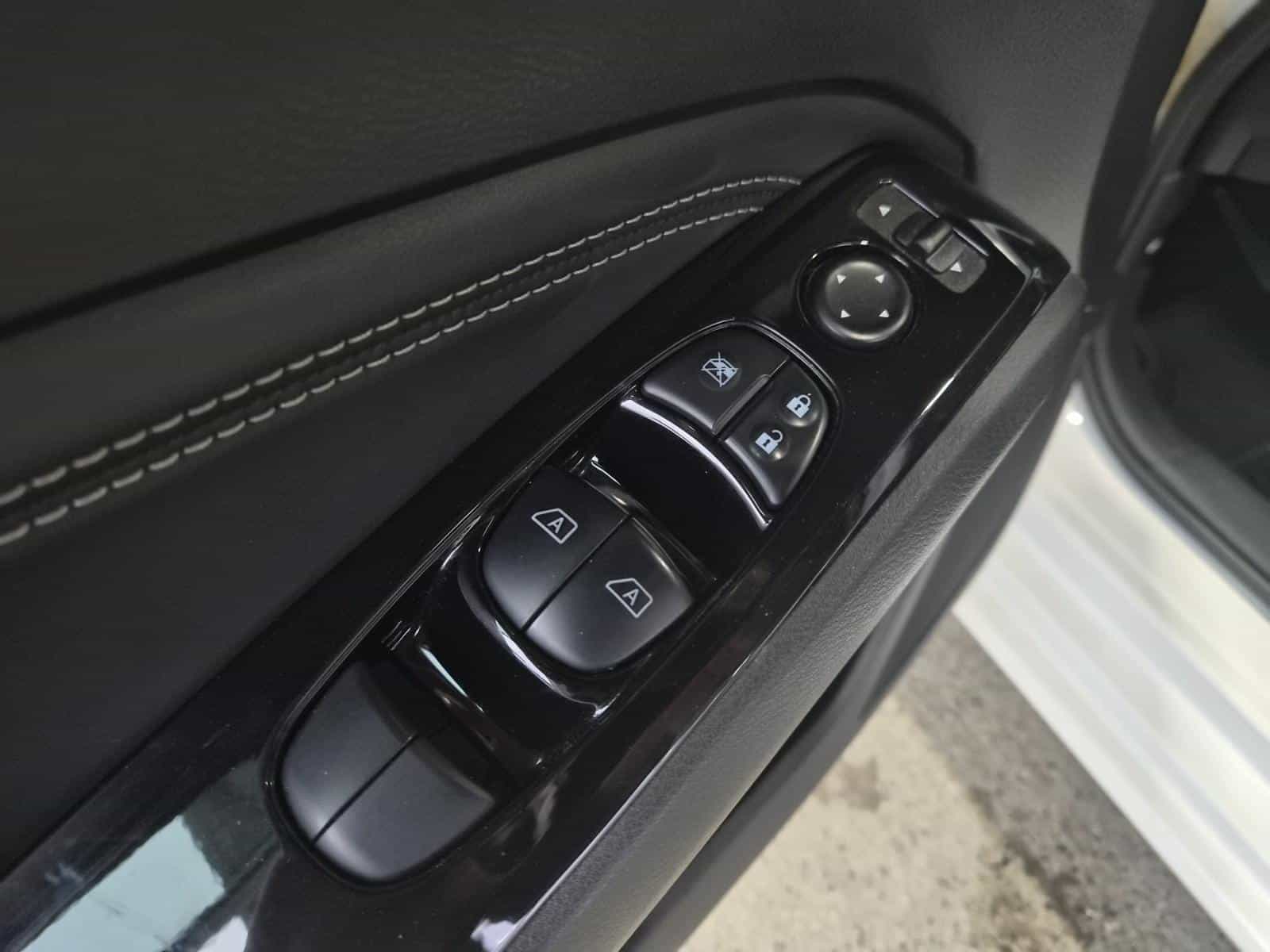 2020 Nissan Altima Platinum - Image 14