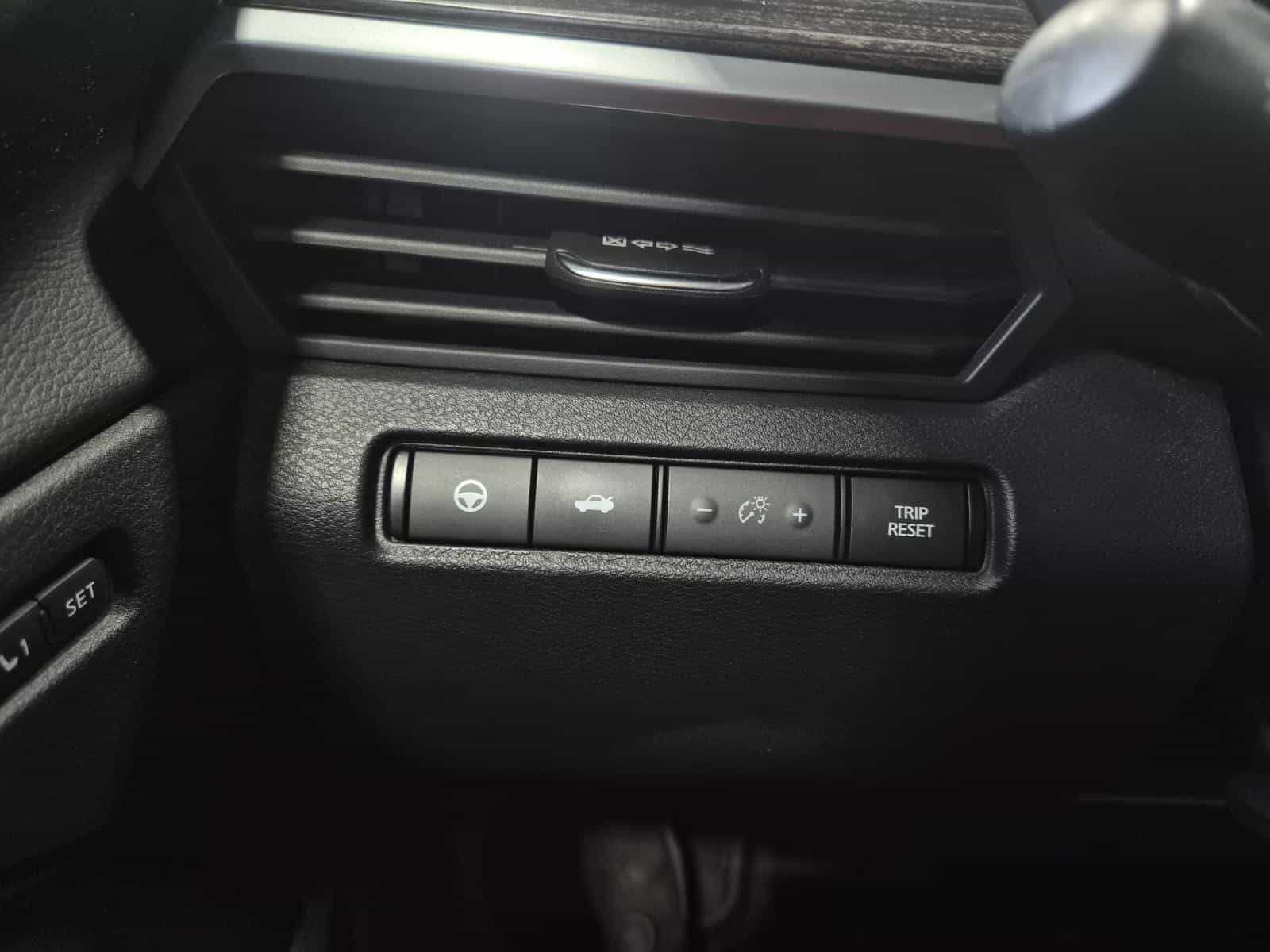 2020 Nissan Altima Platinum - Image 16