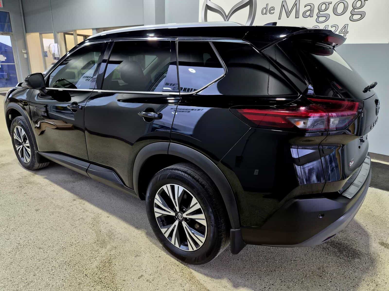 2021 Nissan Rogue SV - Image 3