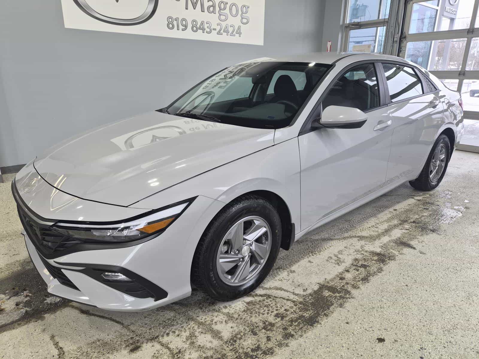 Image 2 Hyundai Elantra Essential 2024