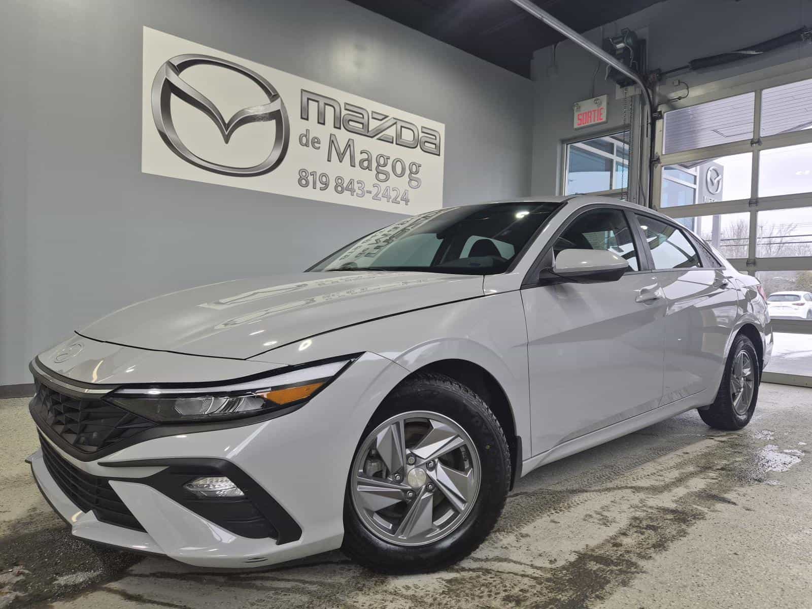 Image 1 Hyundai Elantra Essential 2024