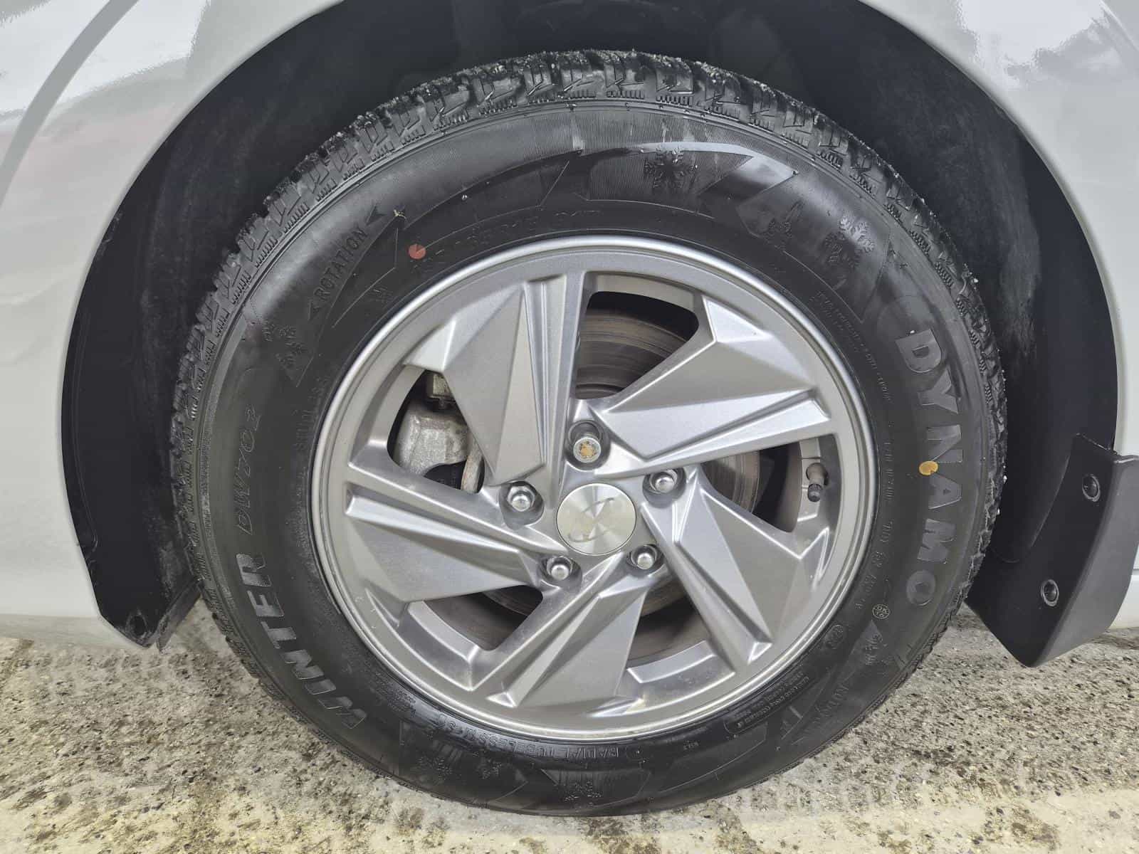 2024 Hyundai Elantra Essential - Image 8