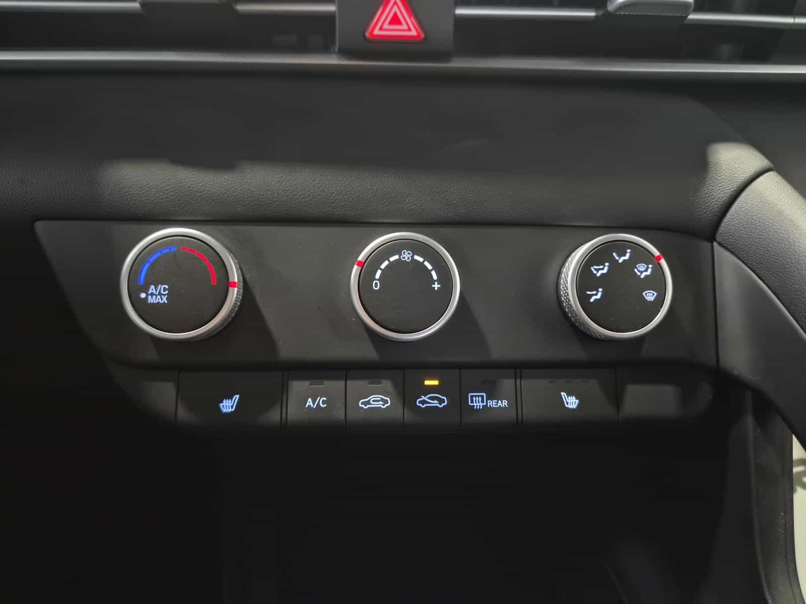 2024 Hyundai Elantra Essential - Image 21