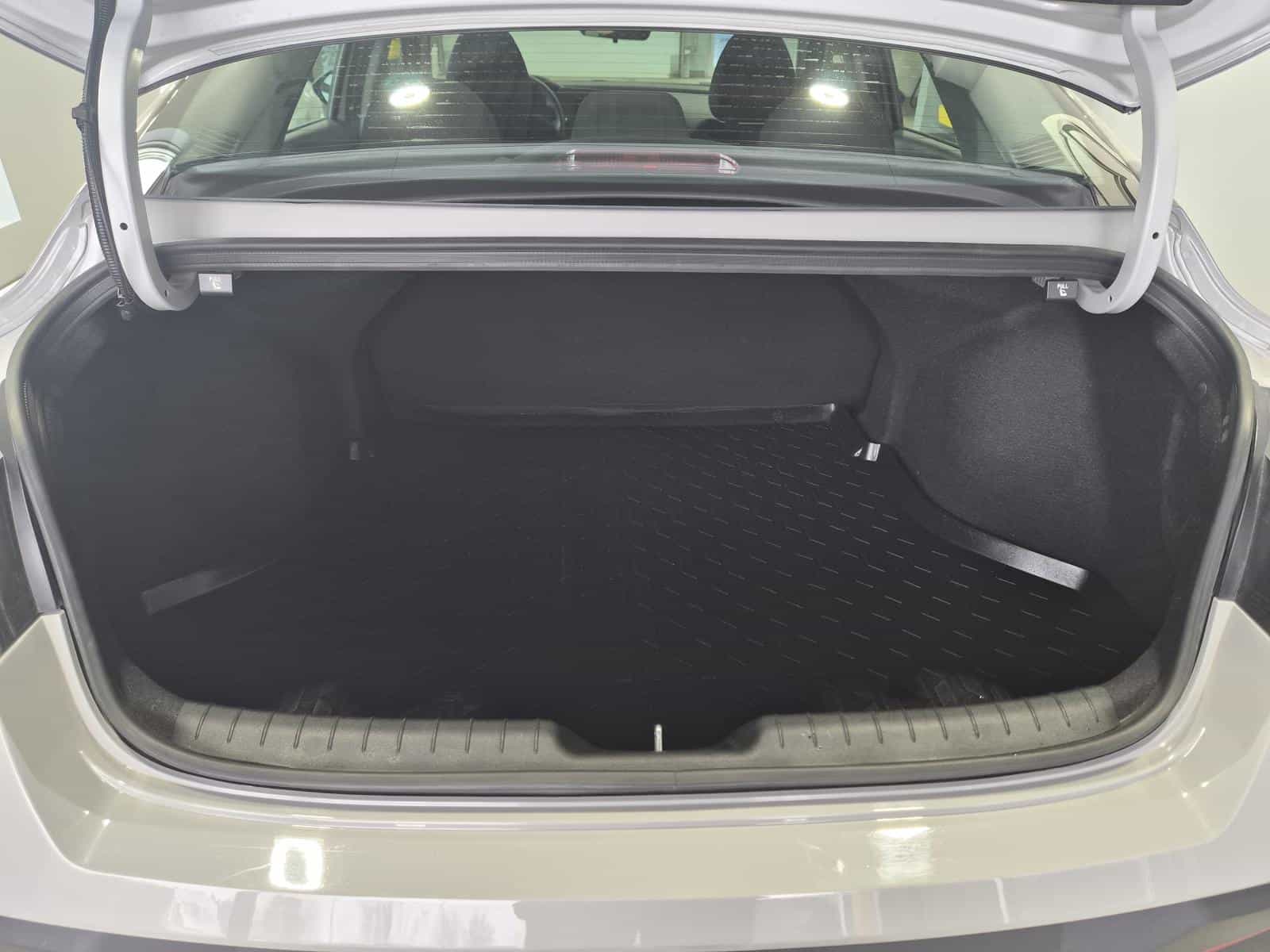 2024 Hyundai Elantra Essential - Image 24