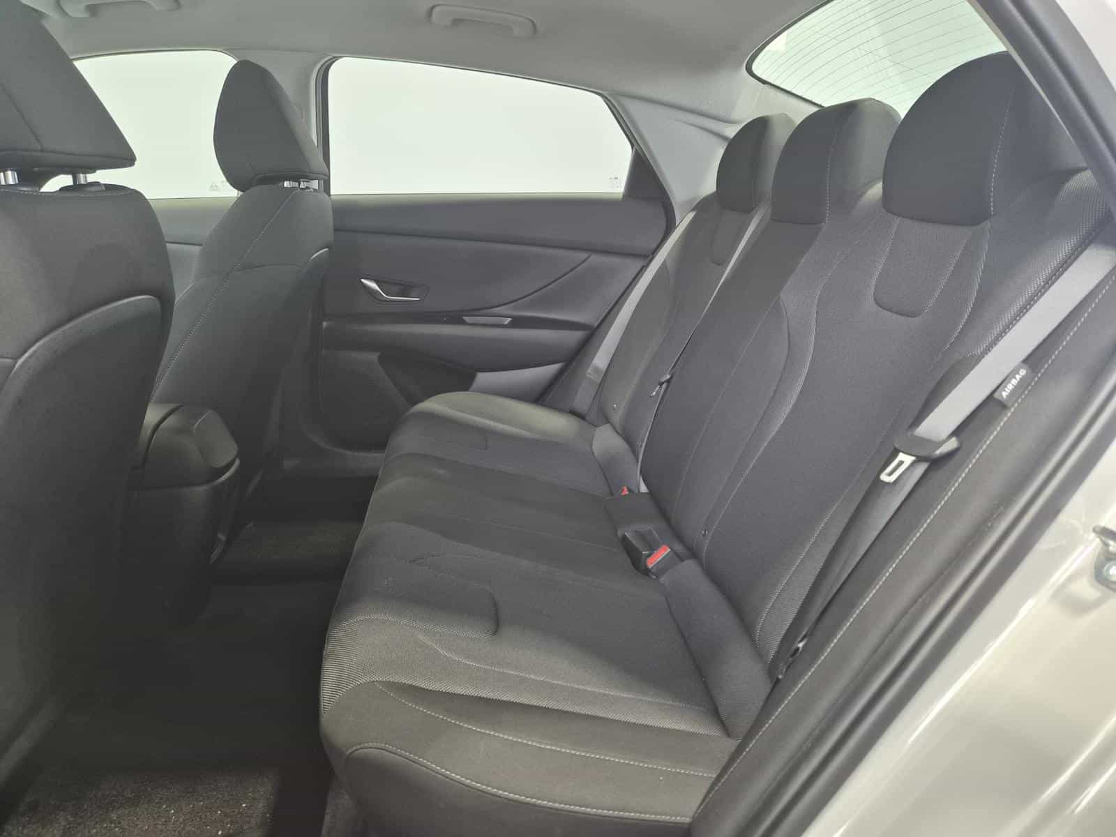 2024 Hyundai Elantra Essential - Image 23