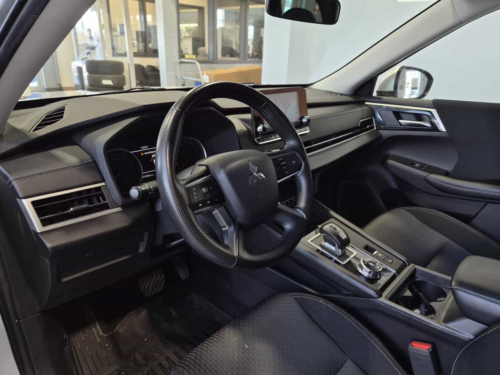 Image 11 Mitsubishi Outlander ES 2022