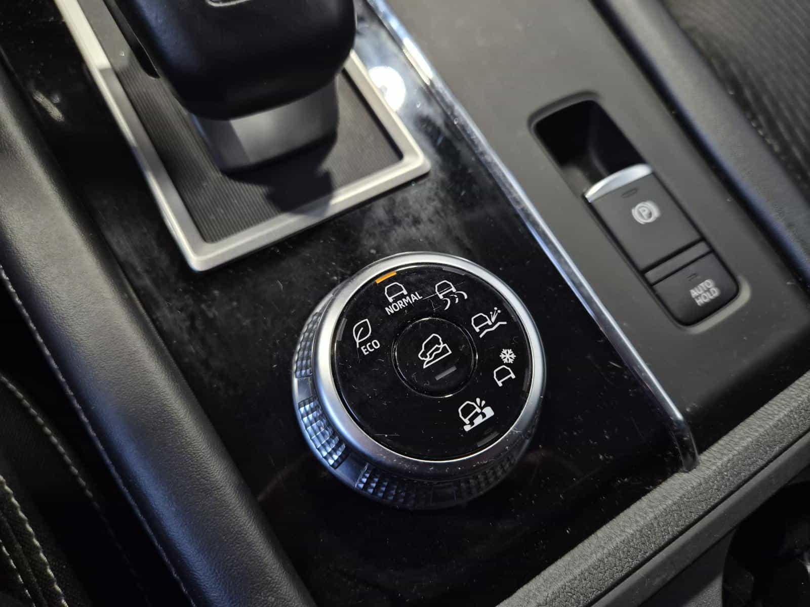 2022 Mitsubishi Outlander ES - Image 22