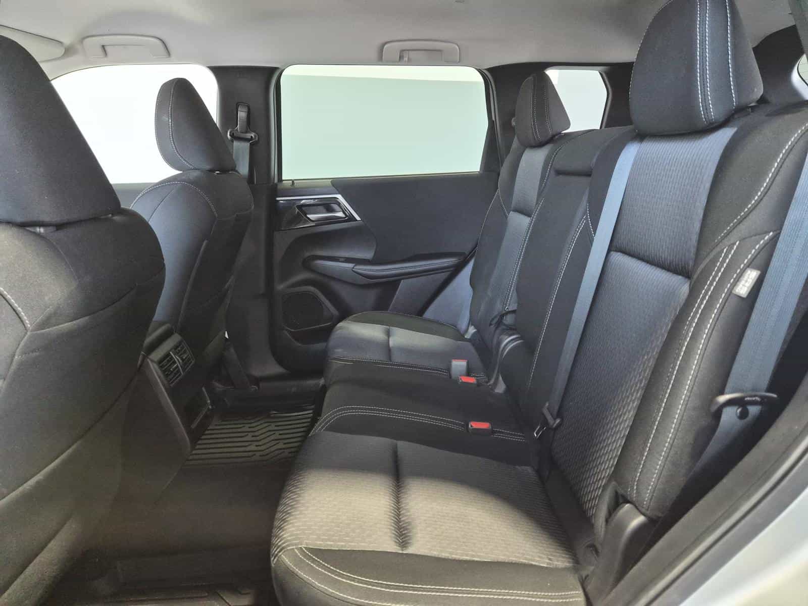 2022 Mitsubishi Outlander ES - Image 23