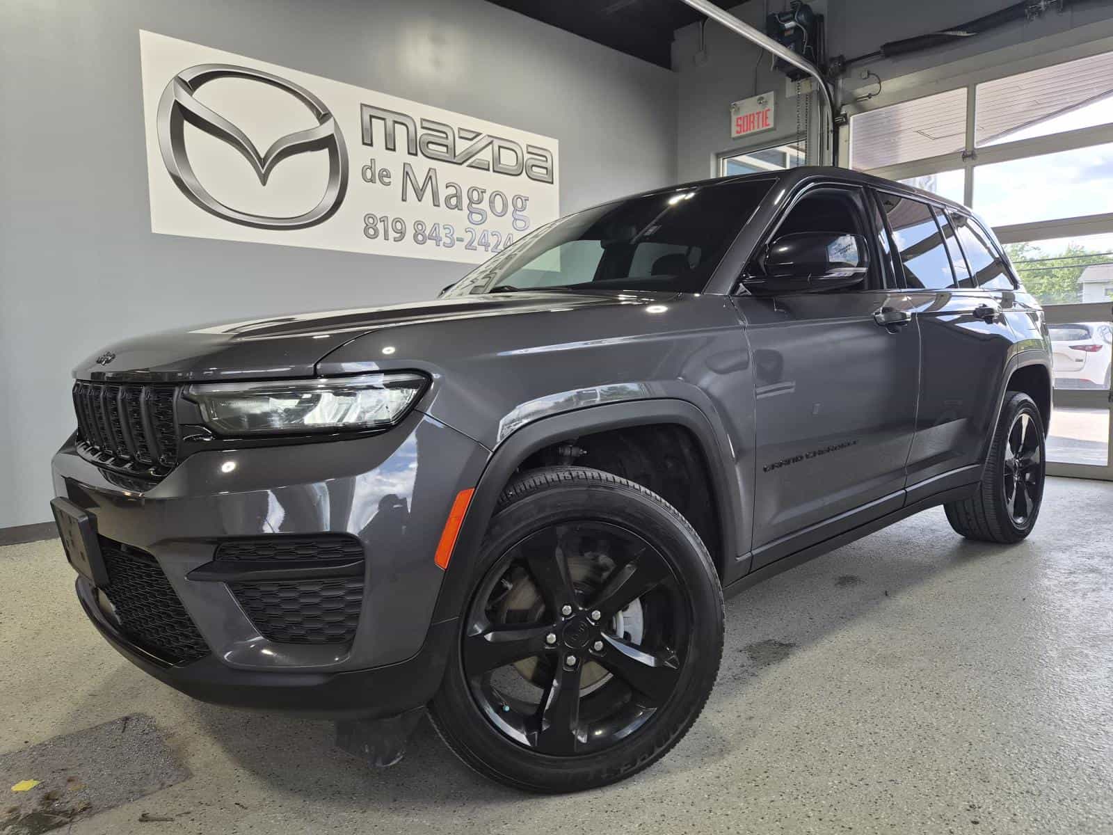 Image 1 Jeep Grand Cherokee Laredo Altitude 2023
