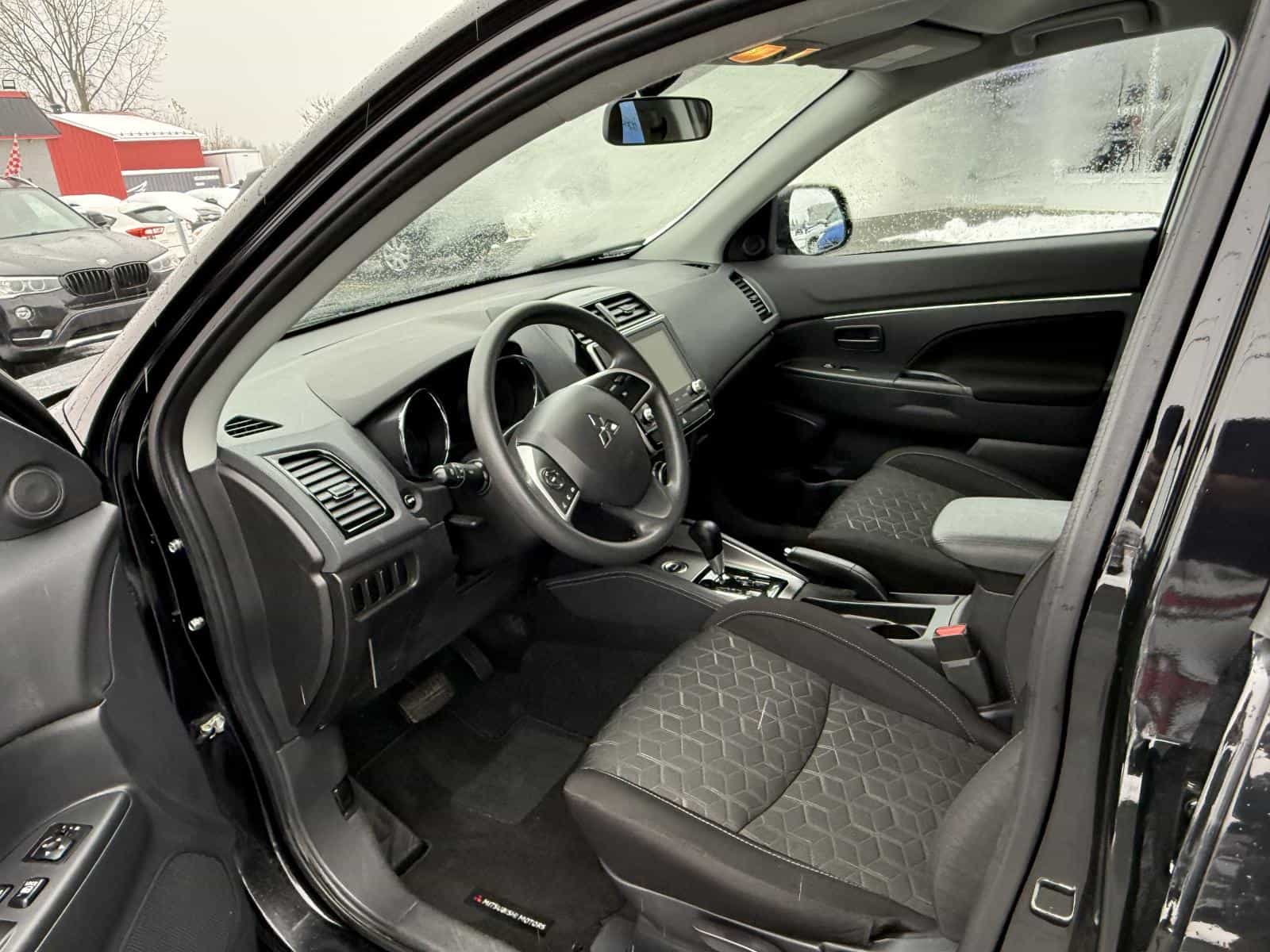 2022 Mitsubishi RVR ES - Image 10