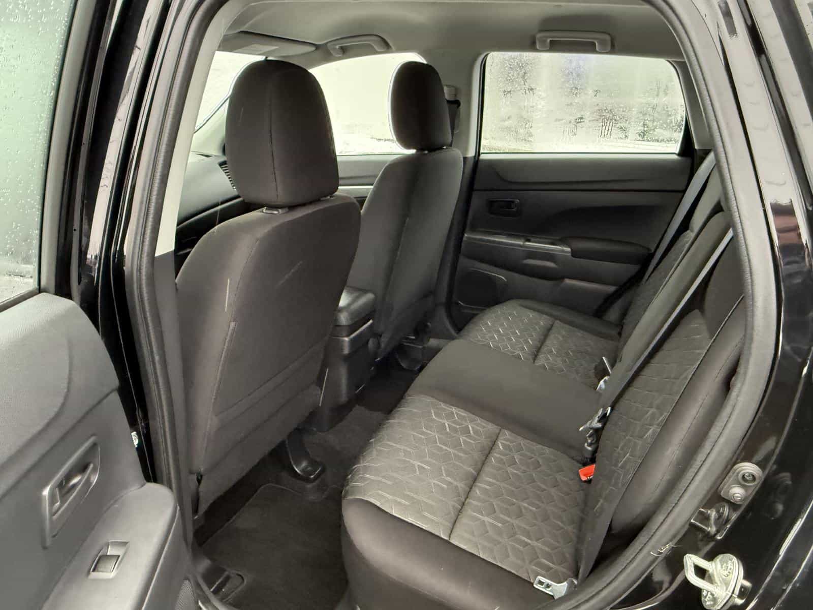 2022 Mitsubishi RVR ES - Image 9