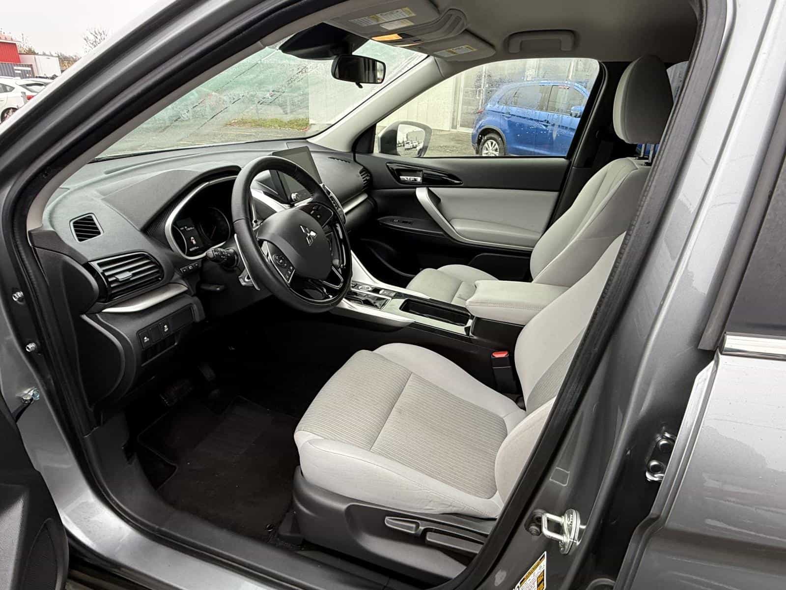 2023 Mitsubishi Eclipse Cross SE - Image 10