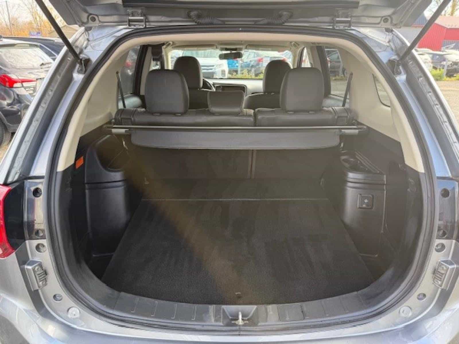 2020 Mitsubishi Outlander PHEV SE - Image 8