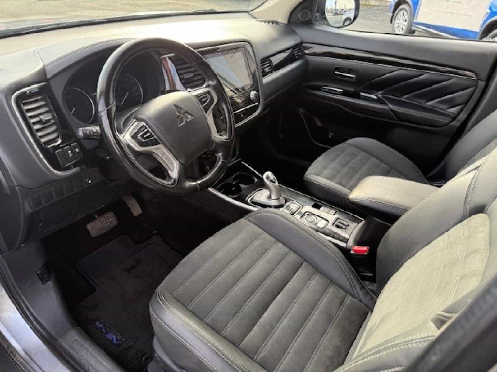 2020 Mitsubishi Outlander PHEV SE - Image 10