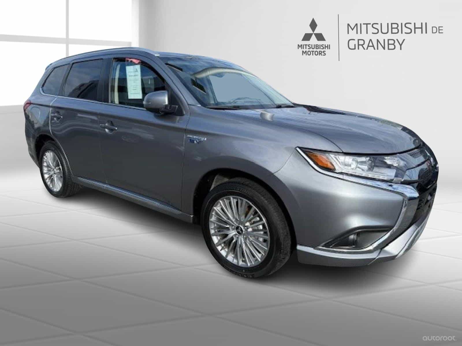 2020 Mitsubishi Outlander PHEV SE - Image 1