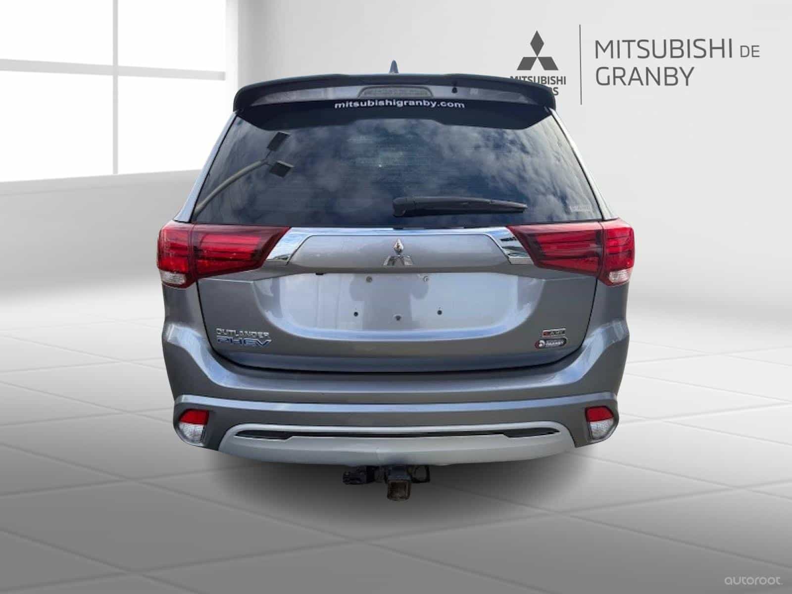 2020 Mitsubishi Outlander PHEV SE - Image 3