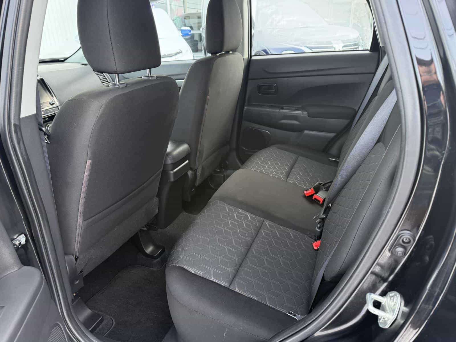 2021 Mitsubishi RVR ES - Image 8