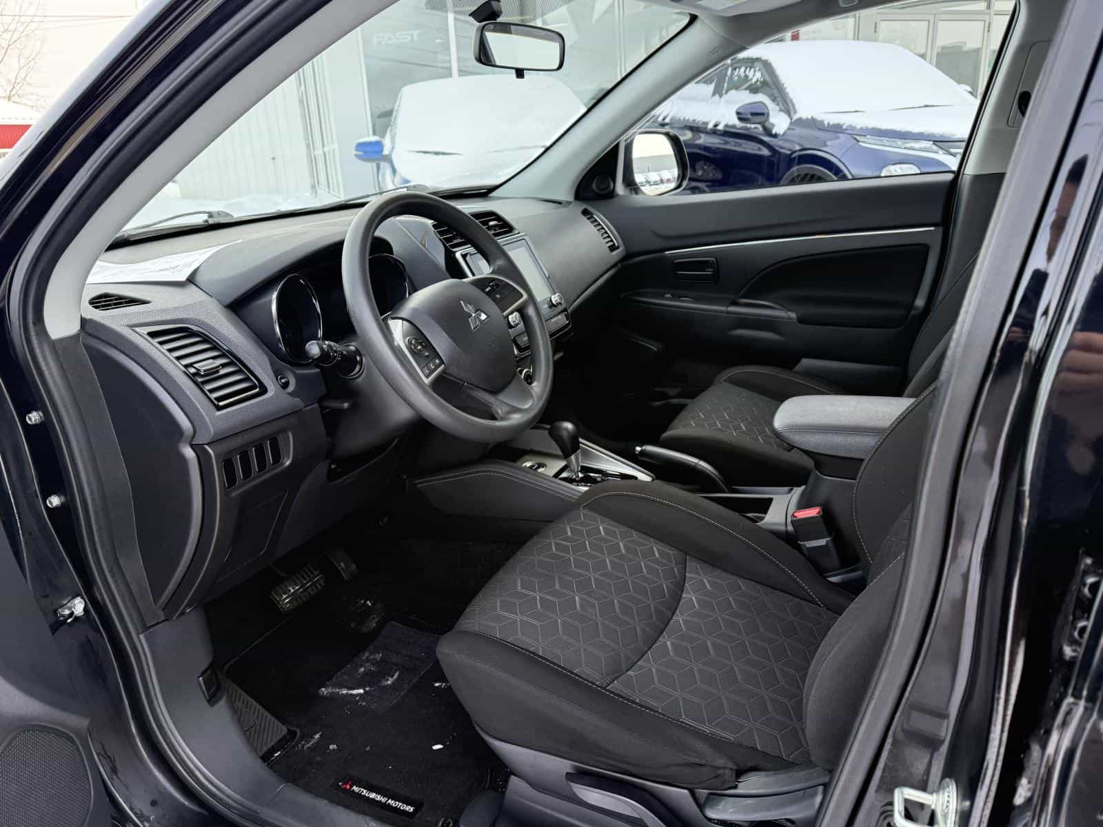 2021 Mitsubishi RVR ES - Image 9