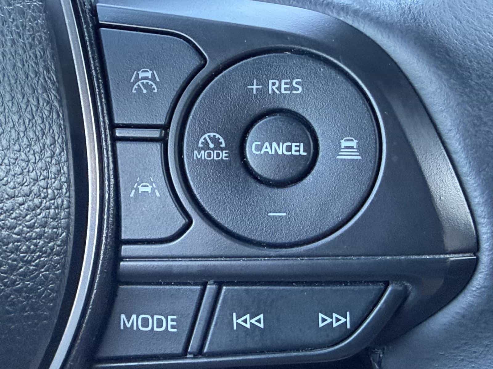 2024 Toyota Corolla Cross SE Hyb - Image 15