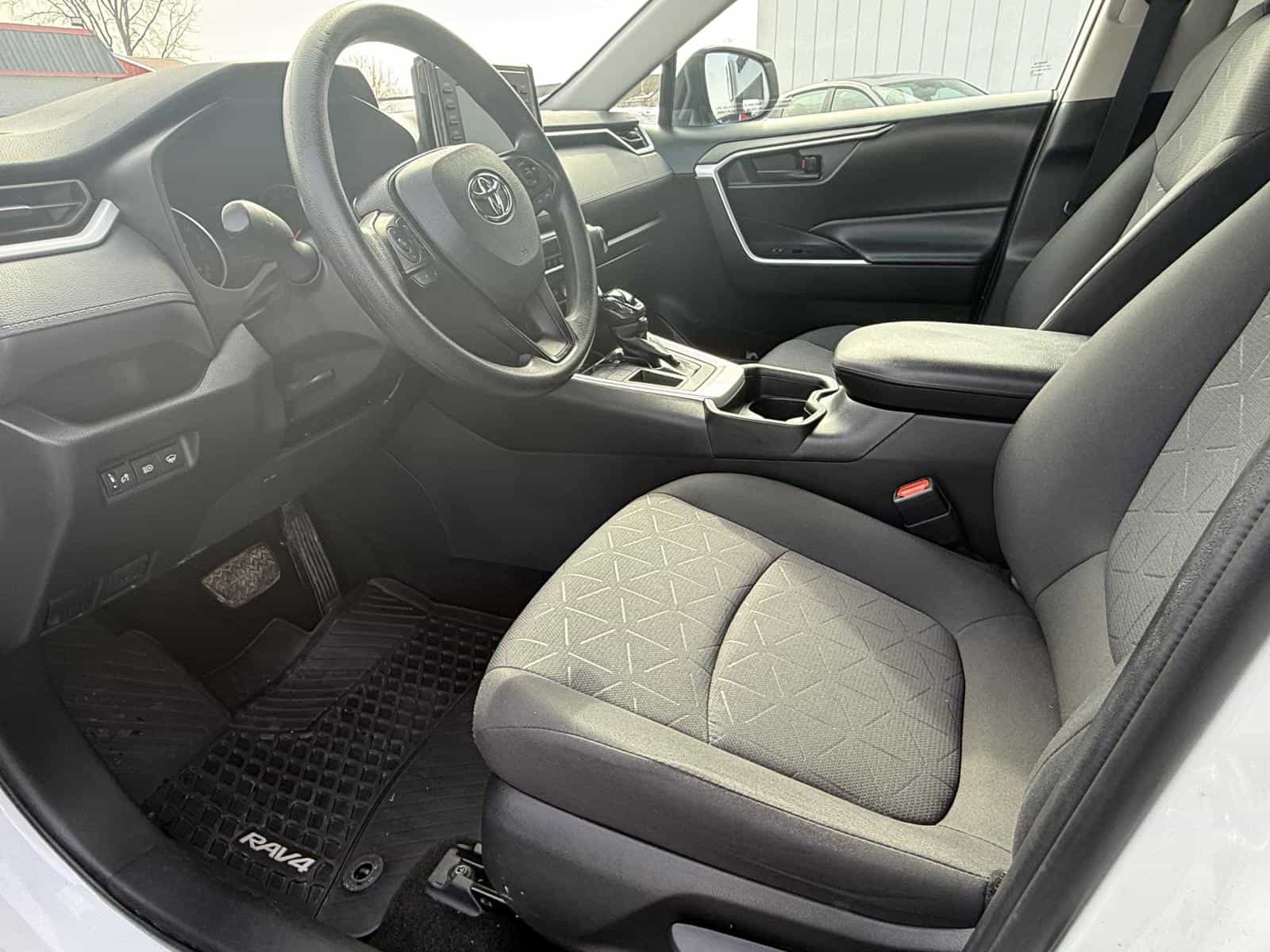 2021 Toyota Rav4 LE - Image 10