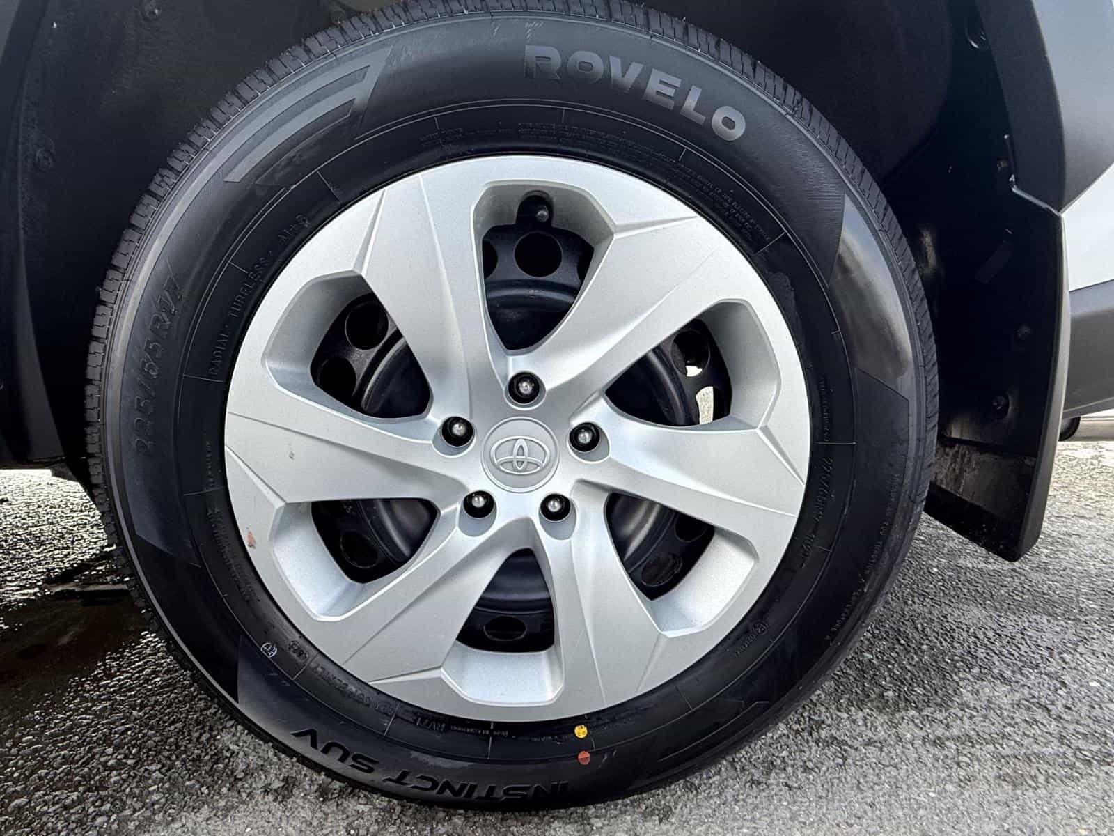 2021 Toyota Rav4 LE - Image 8