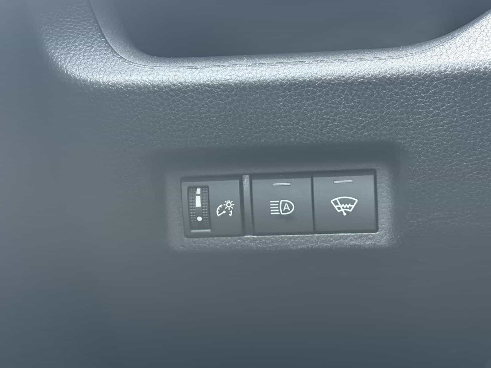 2021 Toyota Rav4 LE - Image 12