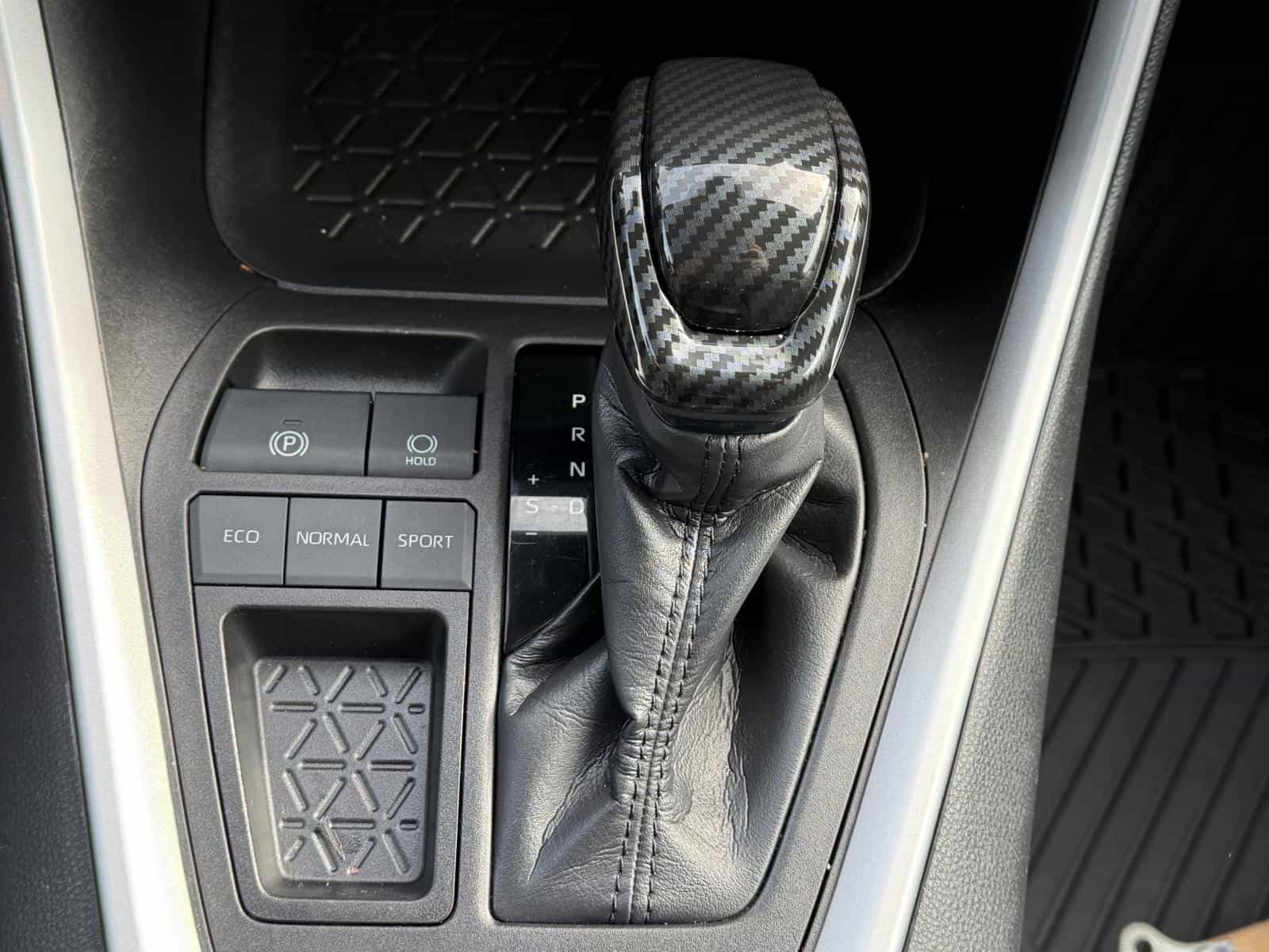 2021 Toyota Rav4 LE - Image 21