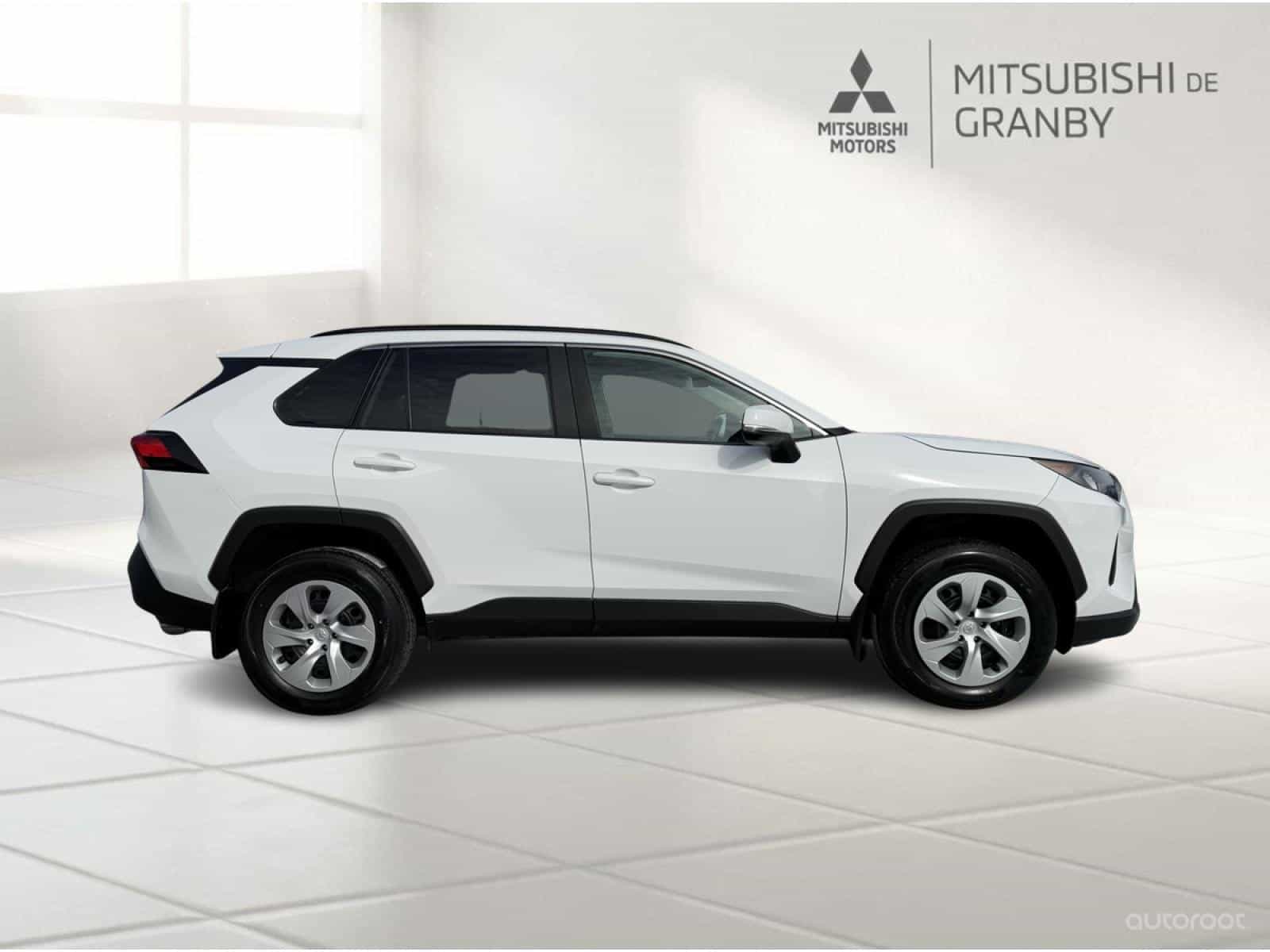 2021 Toyota Rav4 LE - Image 4