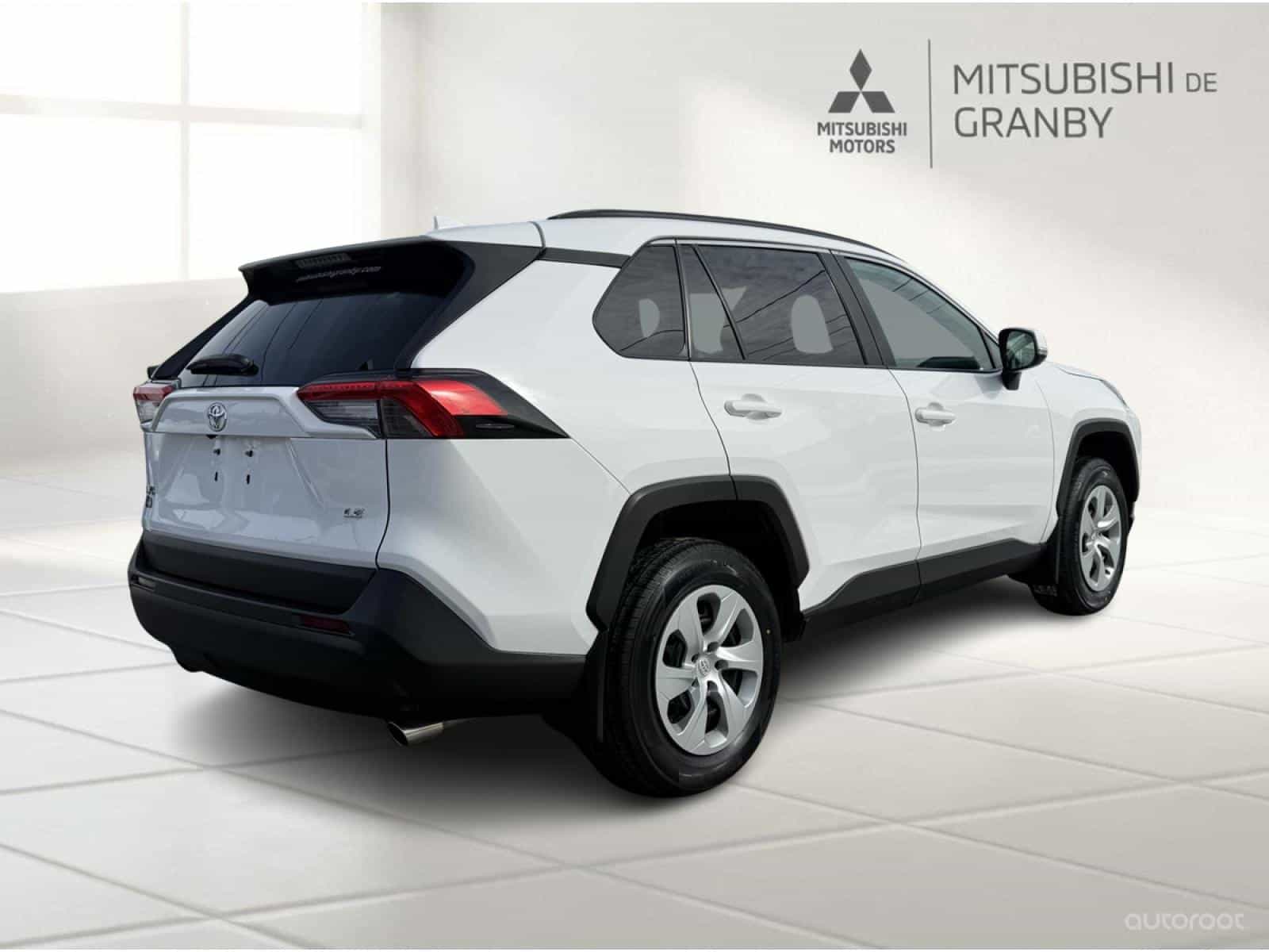 2021 Toyota Rav4 LE - Image 5