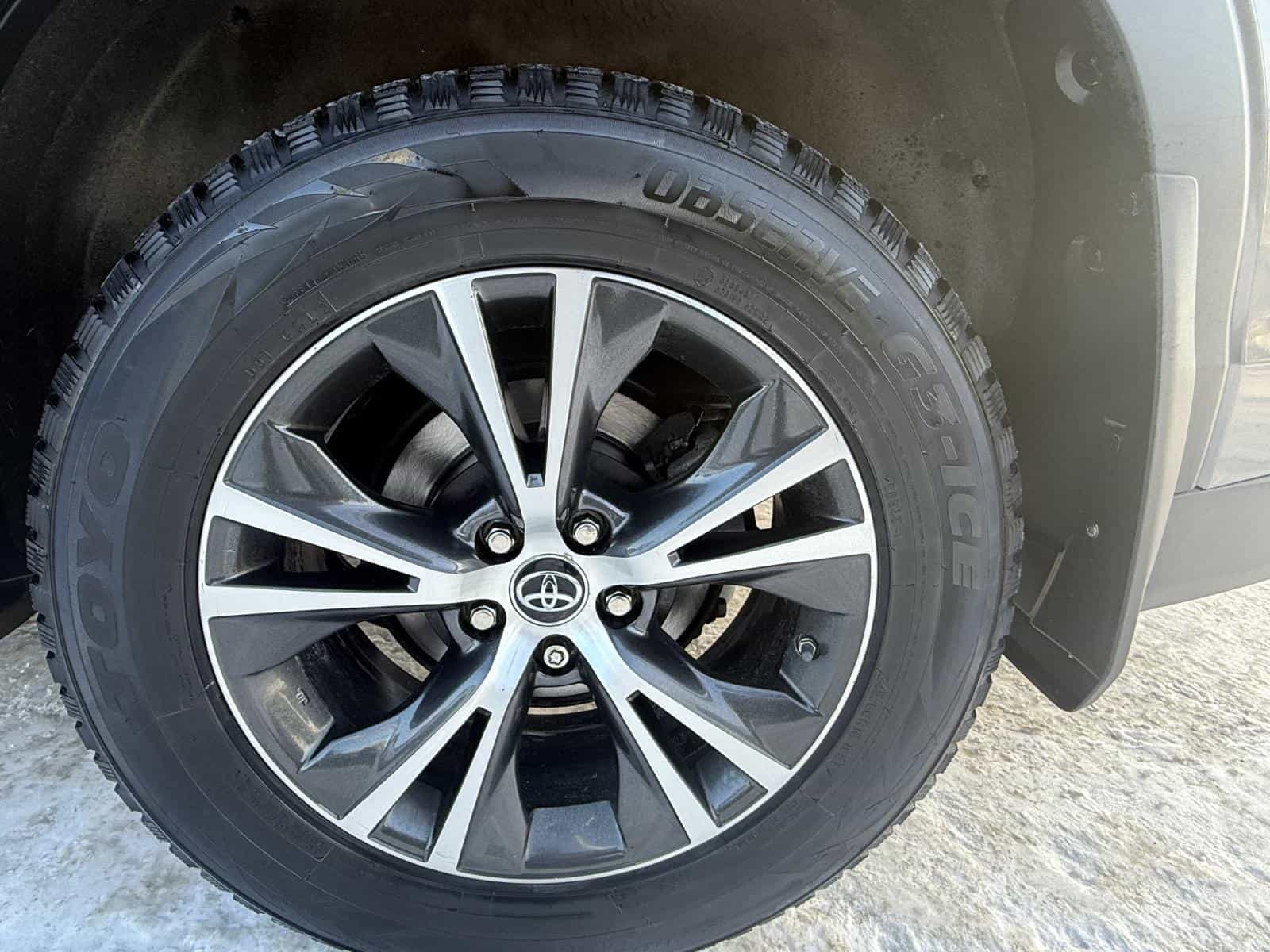 2019 Toyota Highlander LE - Image 12