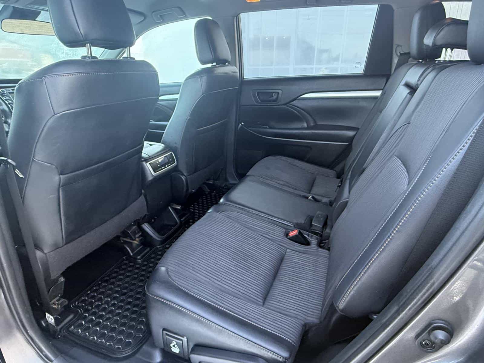 2019 Toyota Highlander LE - Image 13