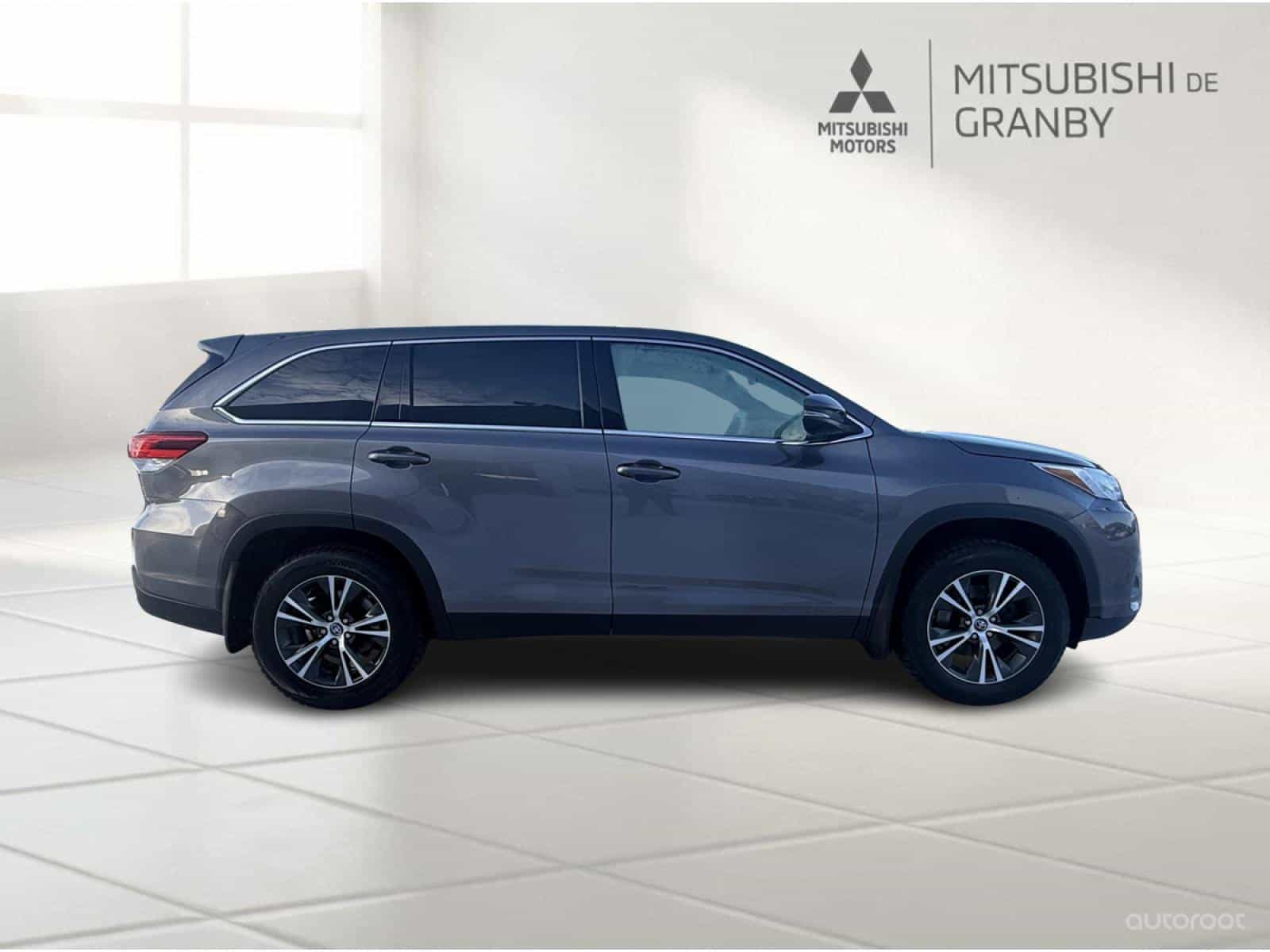 2019 Toyota Highlander LE - Image 5