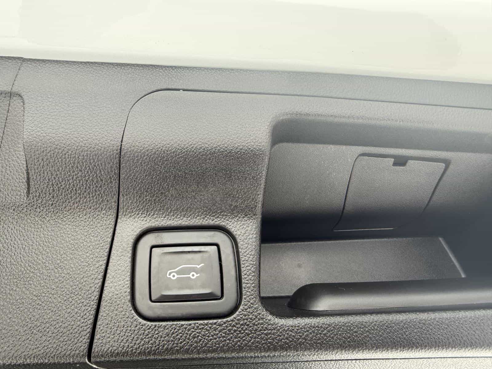 2021 GMC Acadia SLE - Image 17