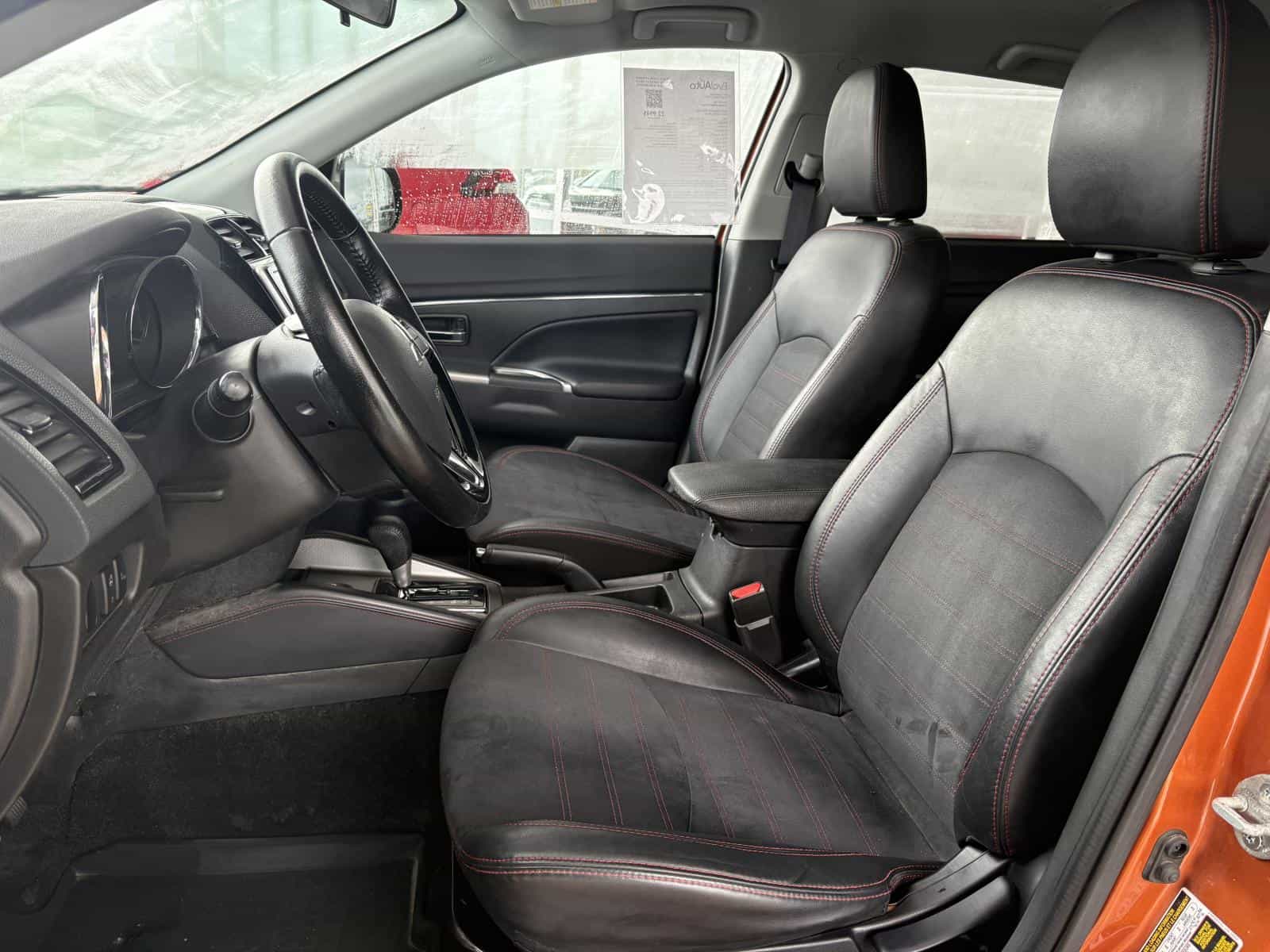 2022 Mitsubishi RVR SEL - Image 13