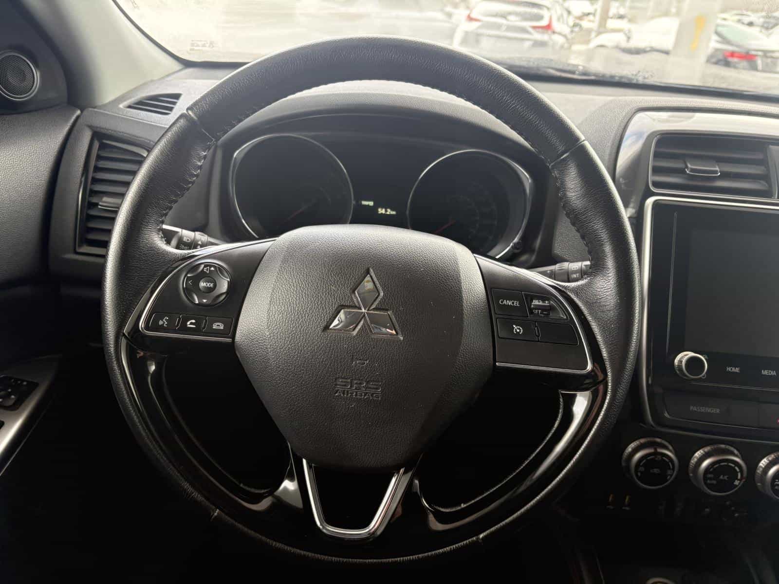 2022 Mitsubishi RVR SEL - Image 9