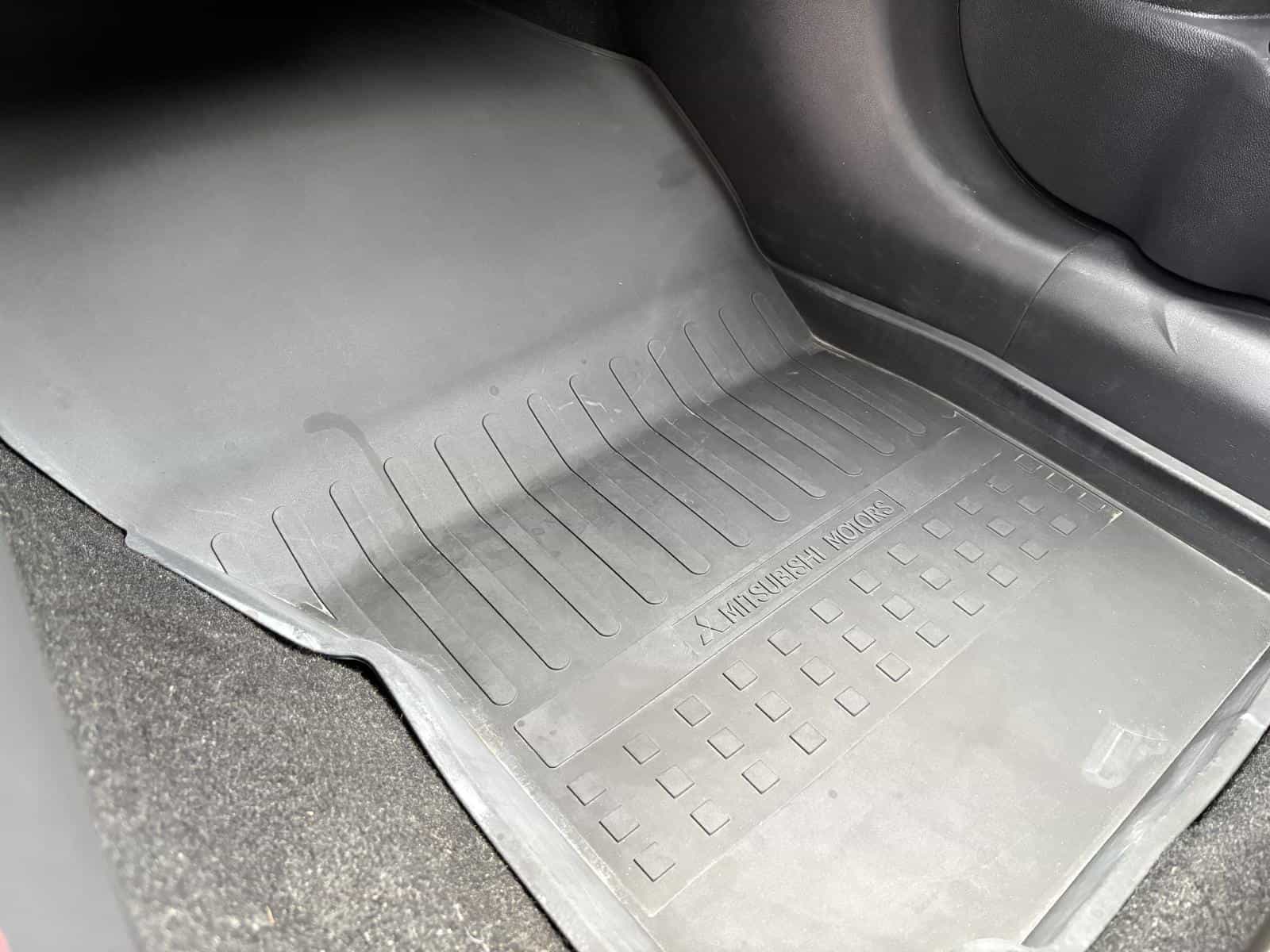 2022 Mitsubishi RVR SEL - Image 14