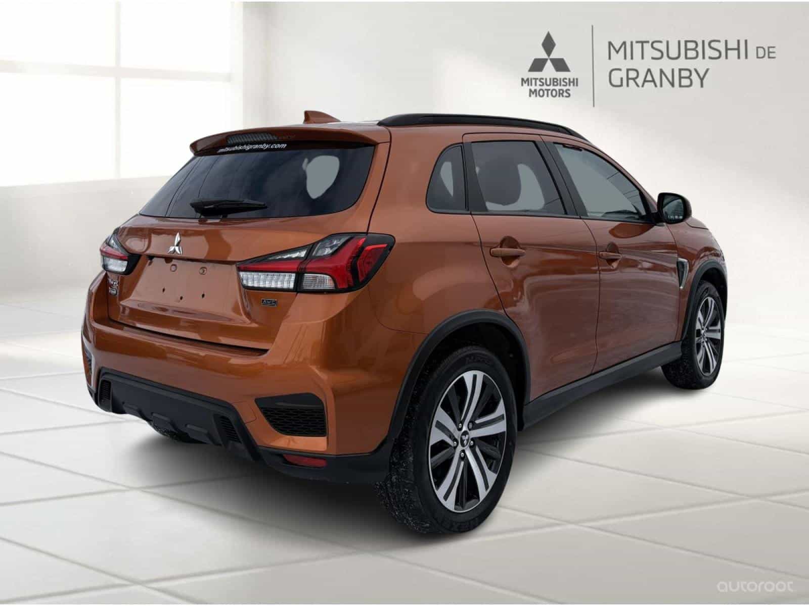 2022 Mitsubishi RVR SEL - Image 2