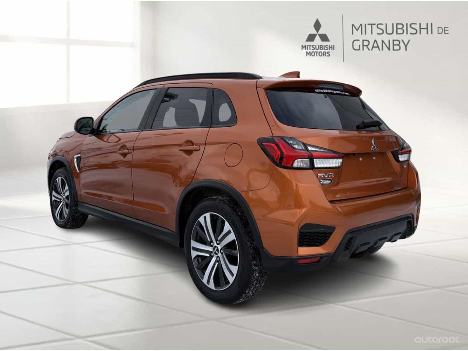 2022 Mitsubishi RVR SEL - Image 5